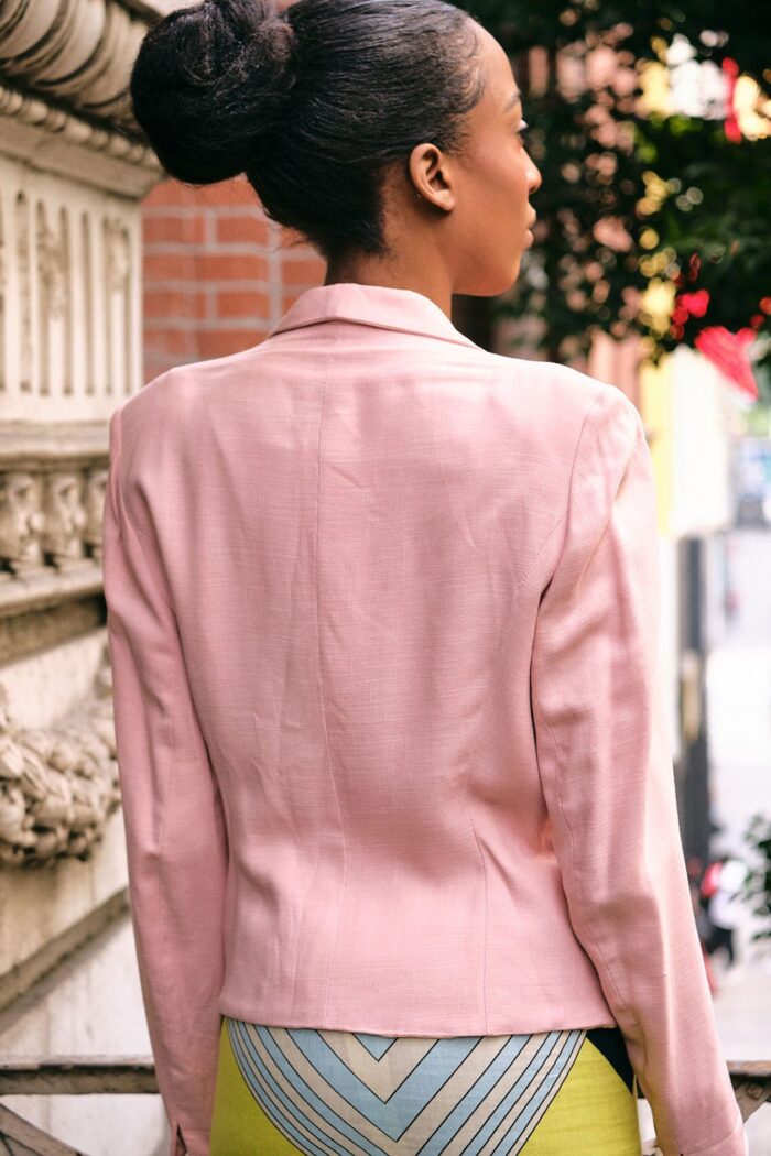 1940s Linen Pink Fitted Blazer w/ Navy Contrast - Image 3