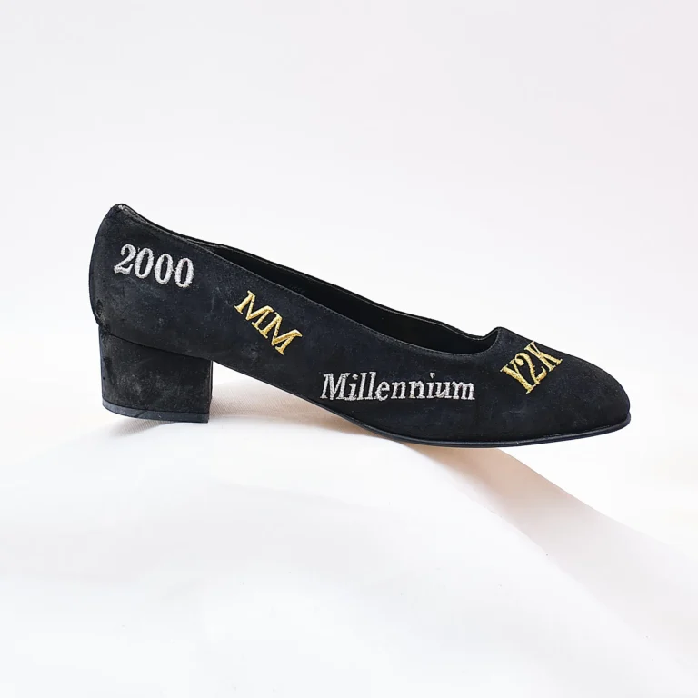  2000s J. Renee Y2K Millennium Suede Low Block Heel Pumps – Size 8.5/9