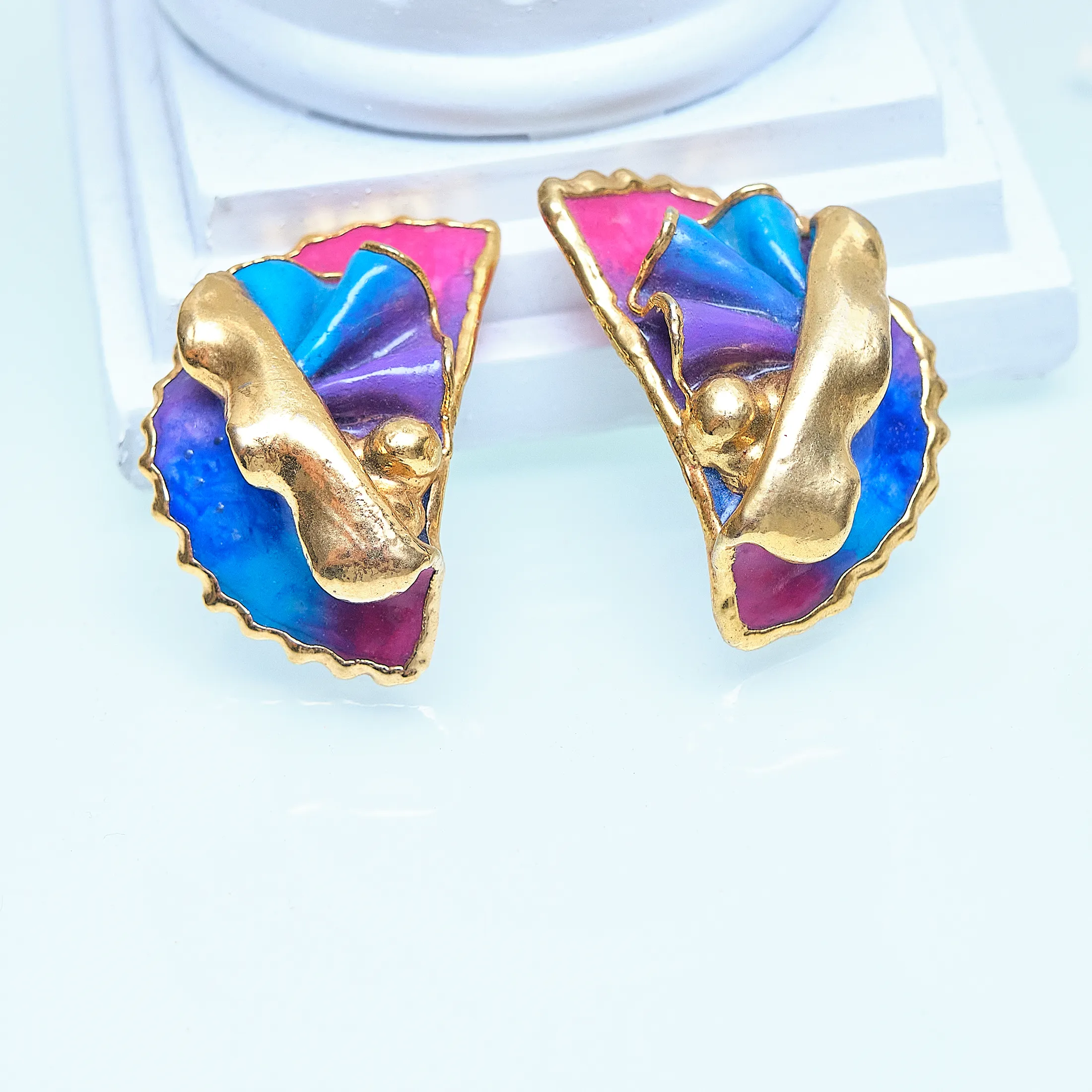 Amy Lacombe 1988 Sculptural Clip Earrings – Magenta/Blue, 24K Gold-Plated (Art to Wear) - Image 5