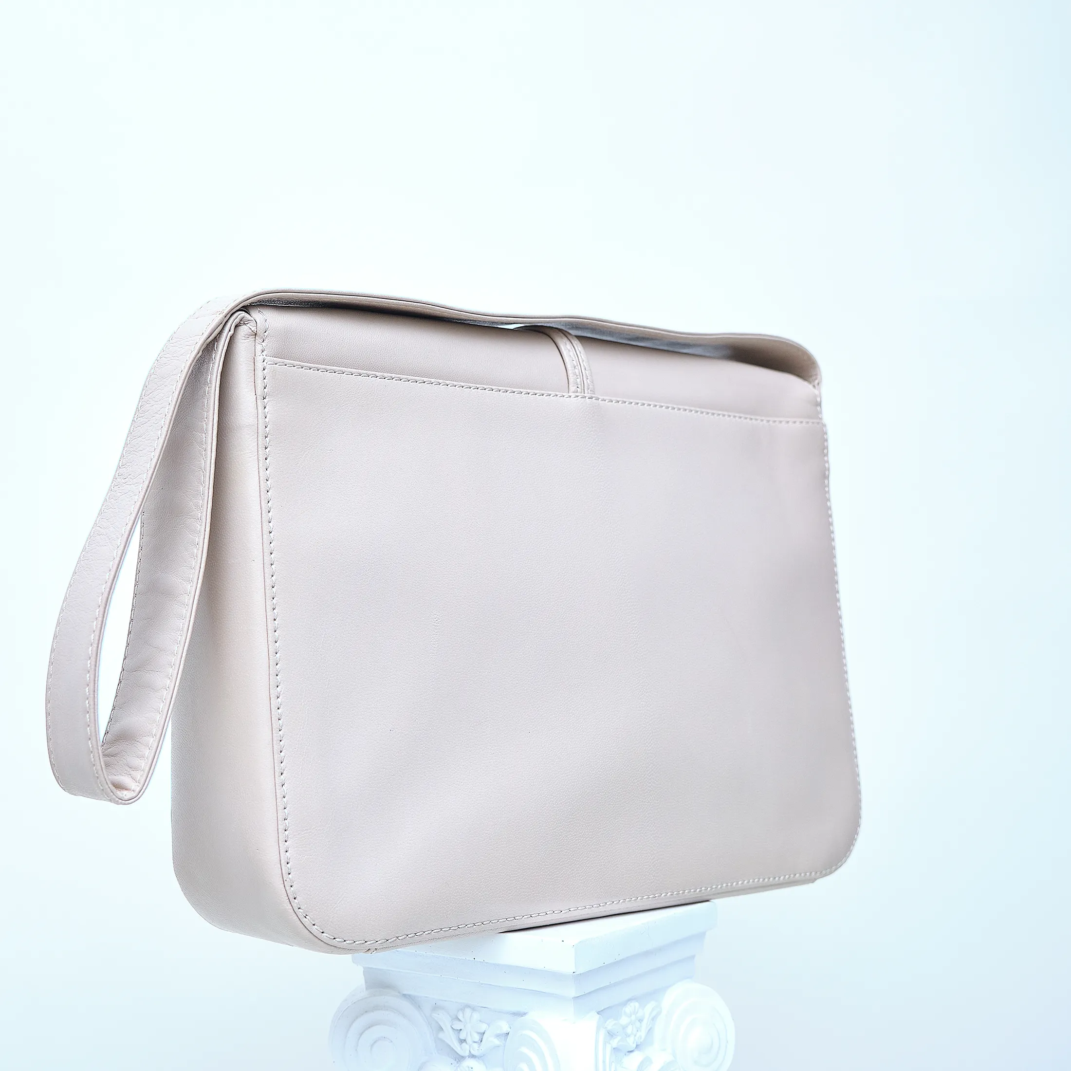 90s Loewe Minimalist Lamb Leather Shoulder Bag with Gold Hardware - Image 5