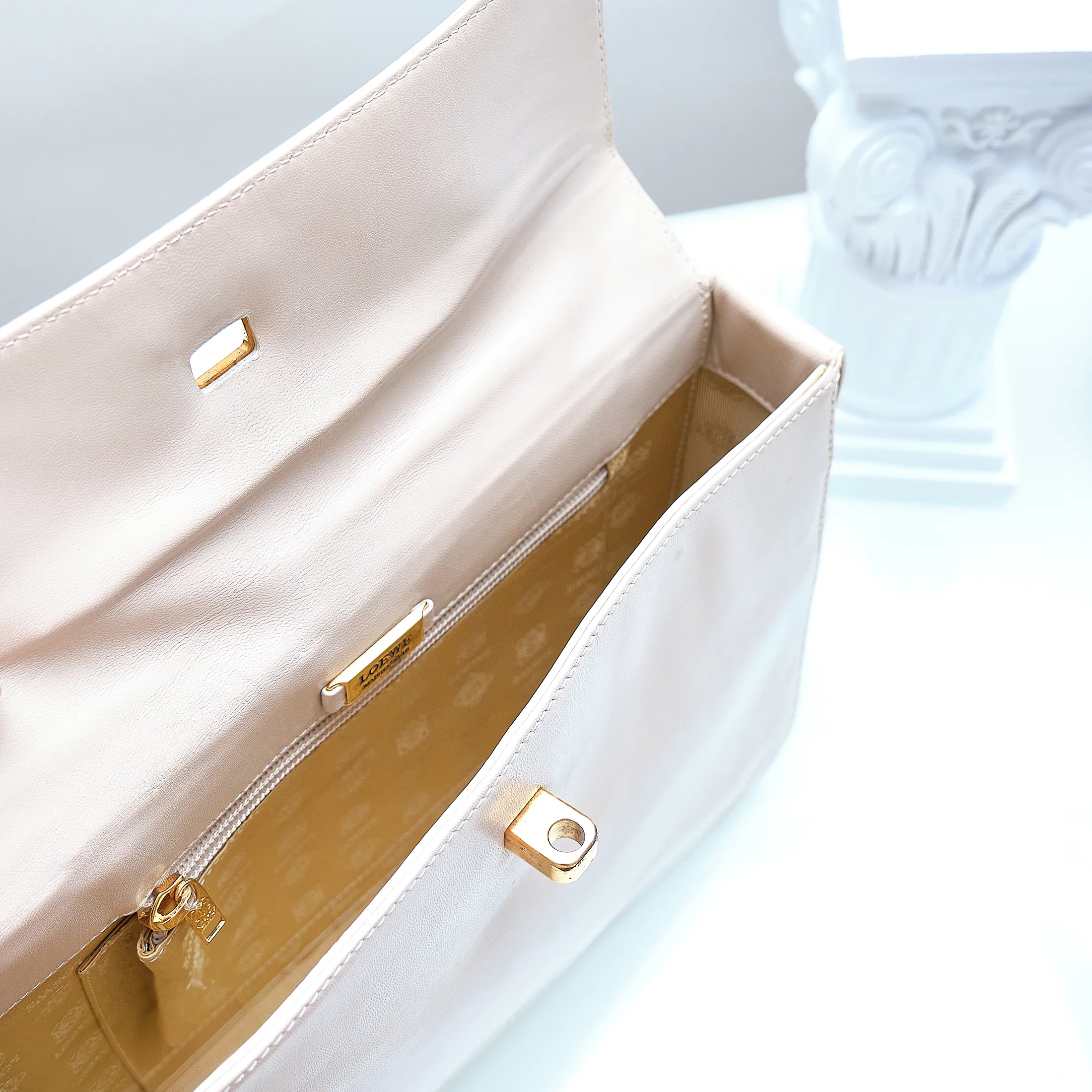 90s Loewe Minimalist Lamb Leather Shoulder Bag with Gold Hardware - Image 6