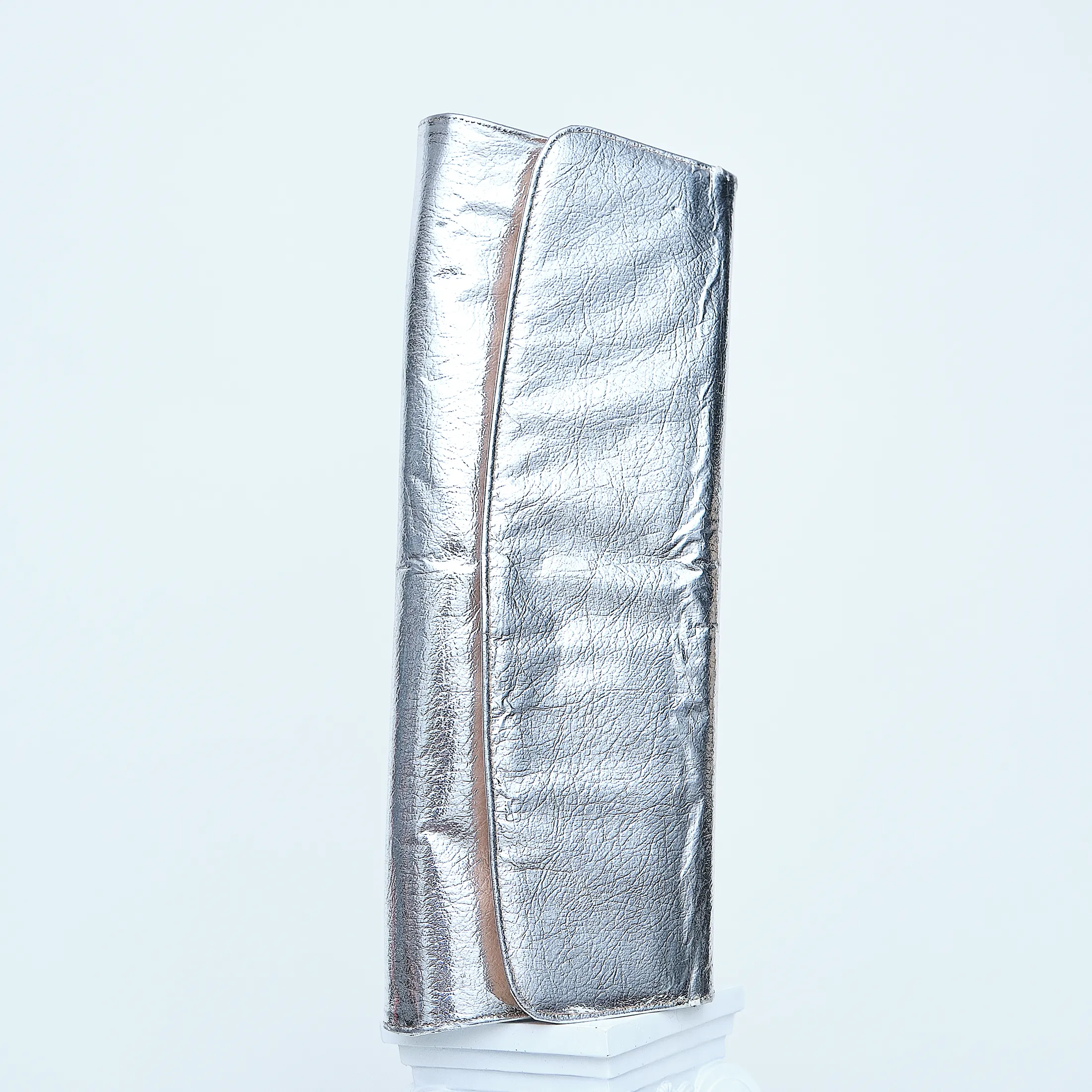 1960s Space Age Silver Metallic Clutch - Image 4