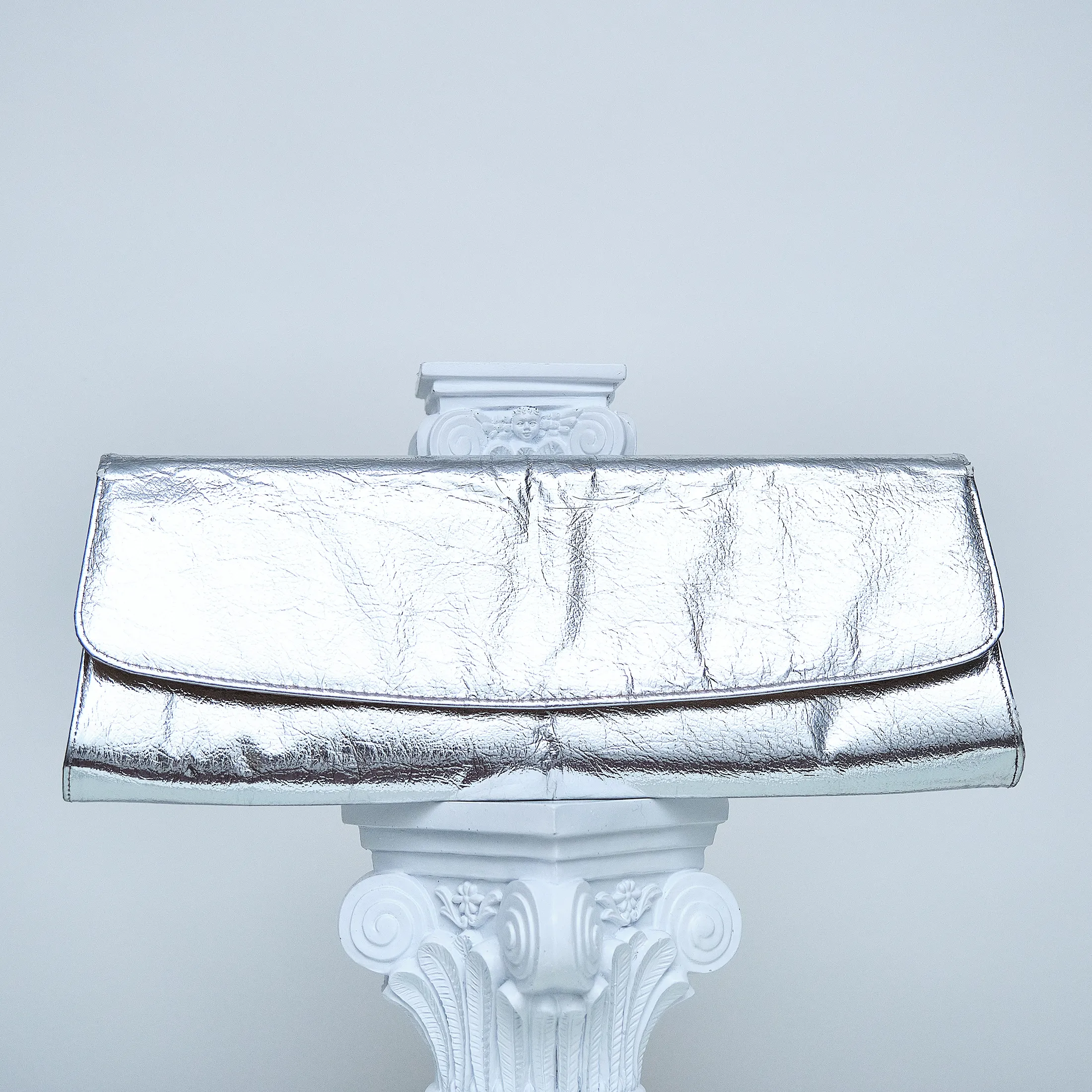 1960s Space Age Silver Metallic Clutch - Image 7