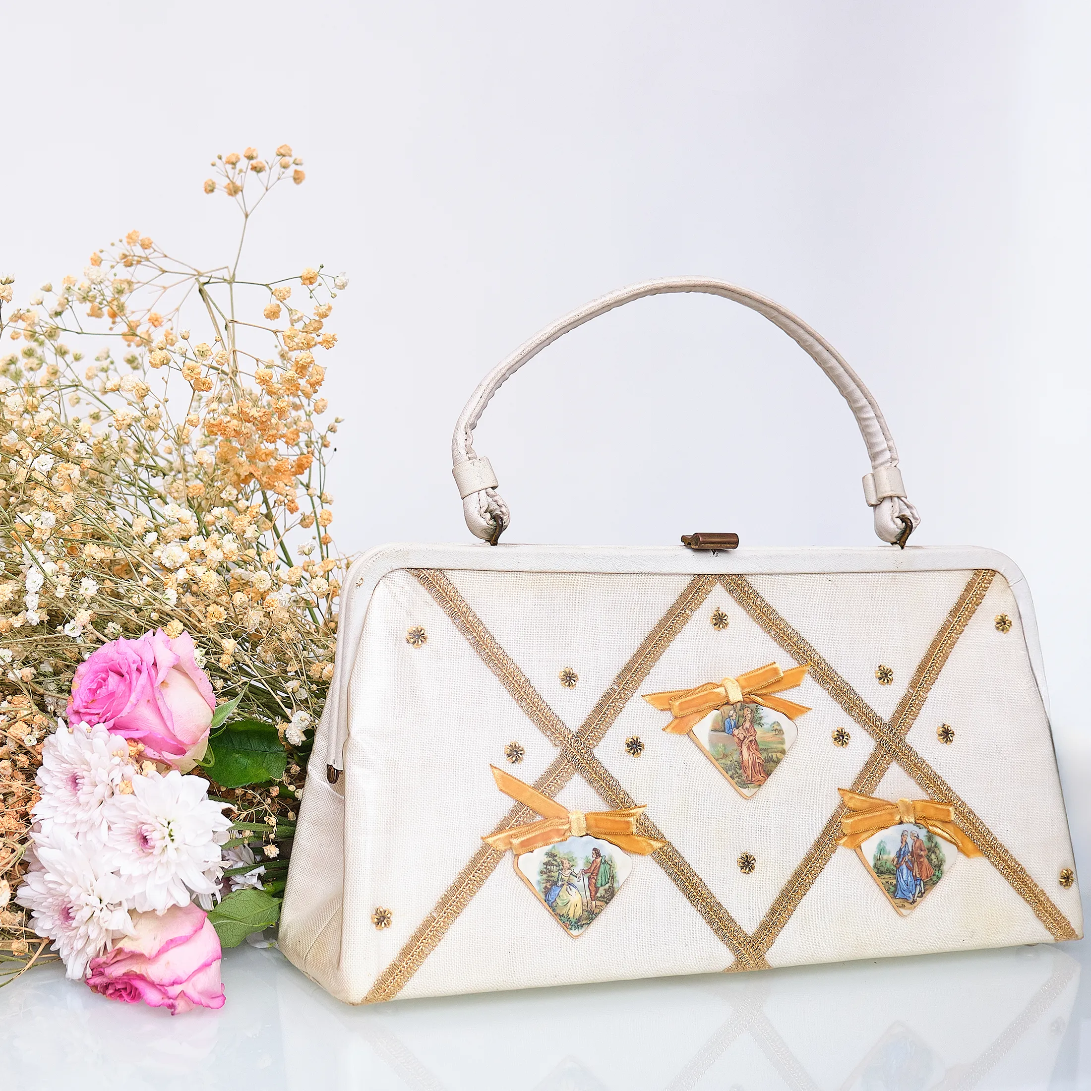 Late 1950s/Early 1960s Souré Bag New York Vinyl-Coated Satchel with Ceramic Portrait Plaques - Image 2