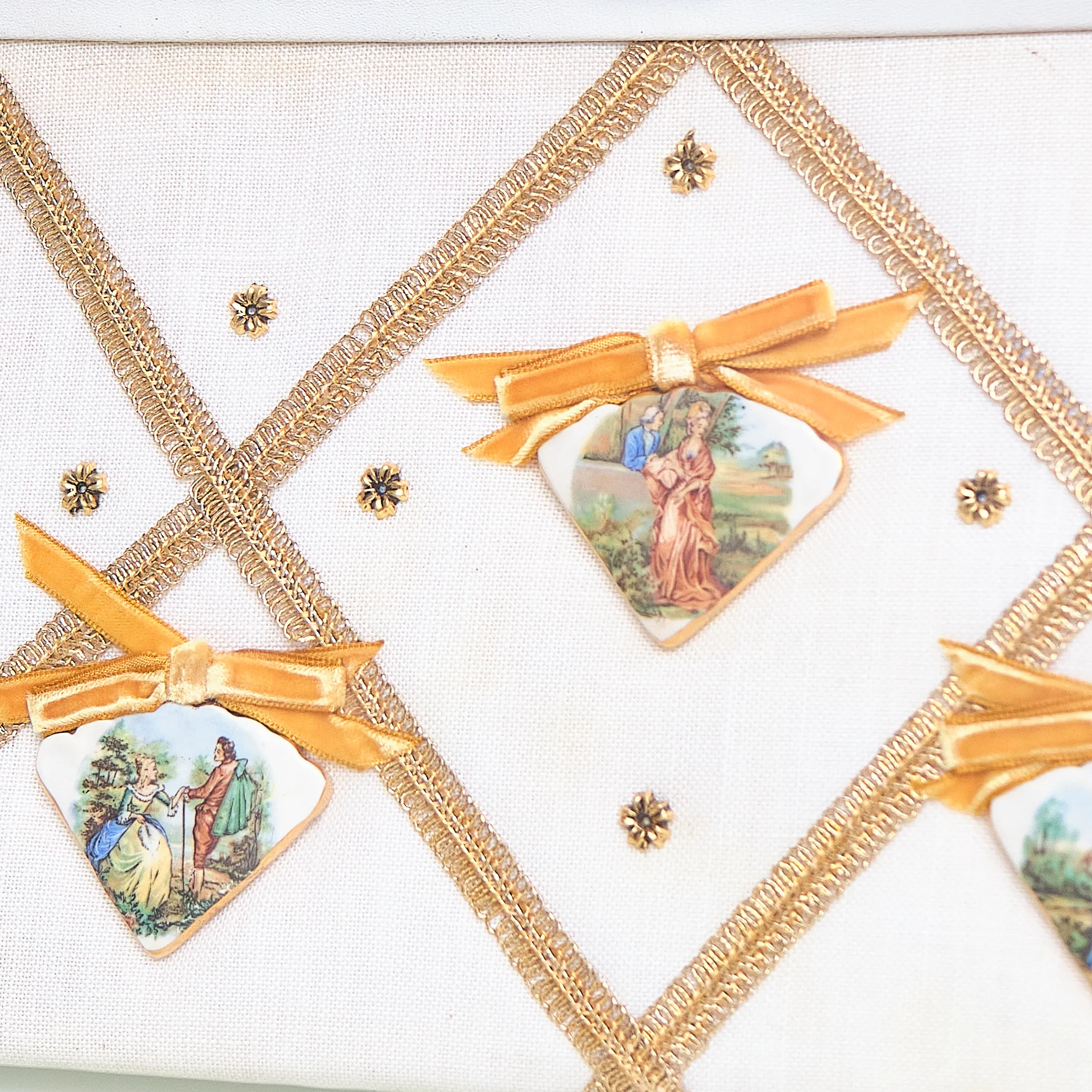 Late 1950s/Early 1960s Souré Bag New York Vinyl-Coated Satchel with Ceramic Portrait Plaques - Image 12