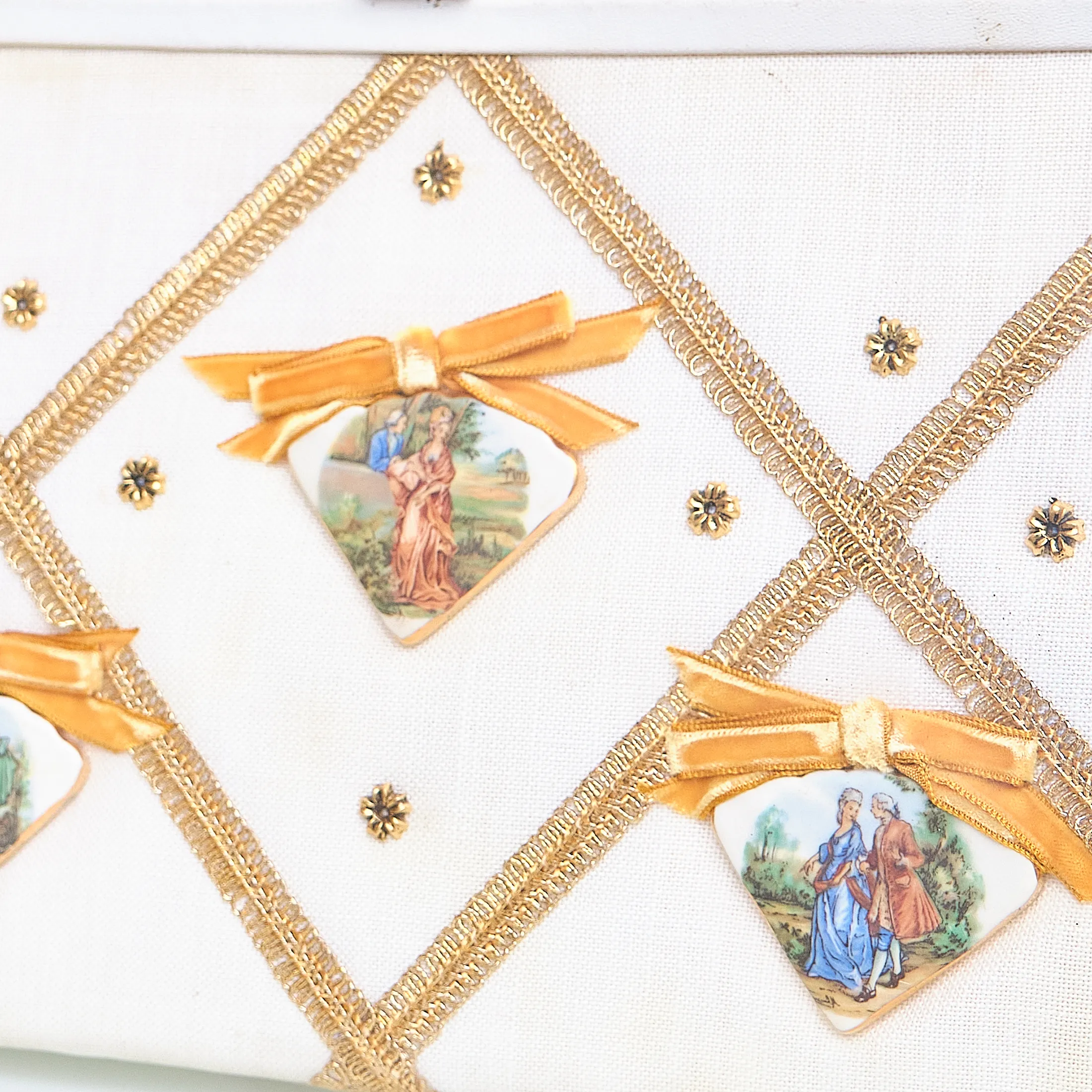 Late 1950s/Early 1960s Souré Bag New York Vinyl-Coated Satchel with Ceramic Portrait Plaques - Image 11