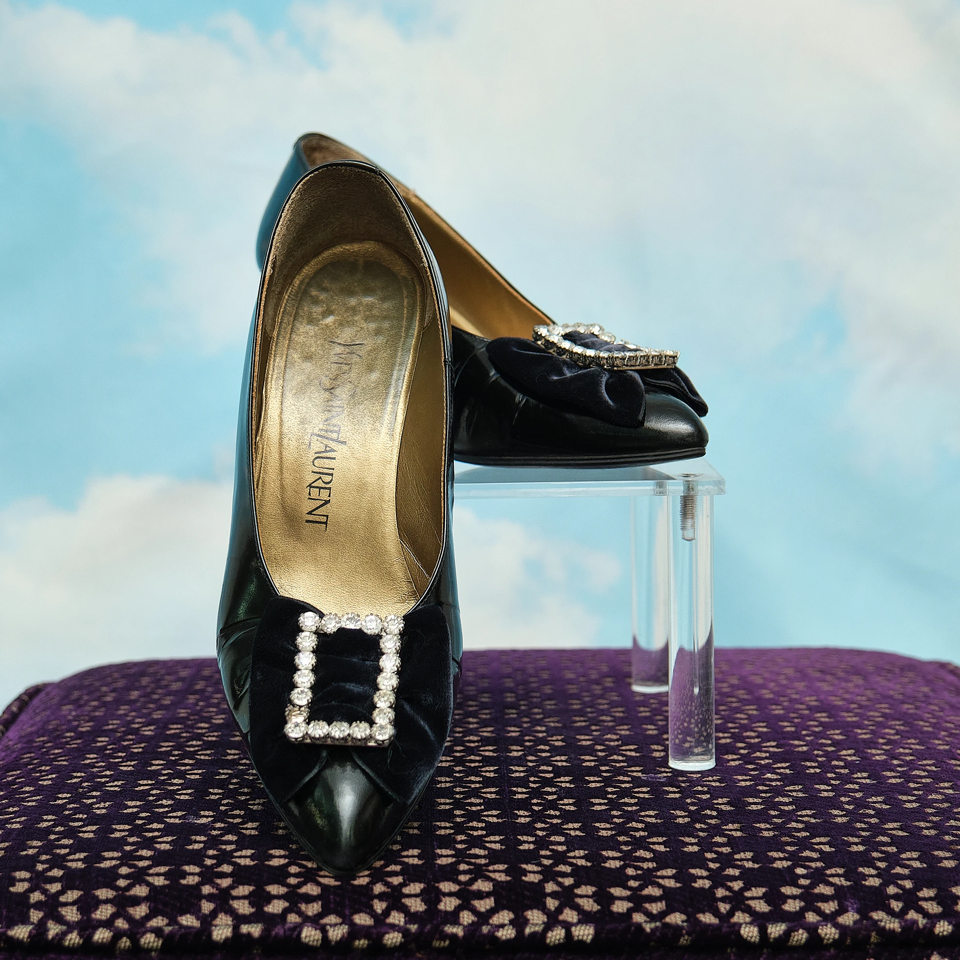 1980s Yves Saint Laurent Black Patent Velvet Bow Rhinestone-Buckle Pumps, Modern US 4.5/5 - Image 3