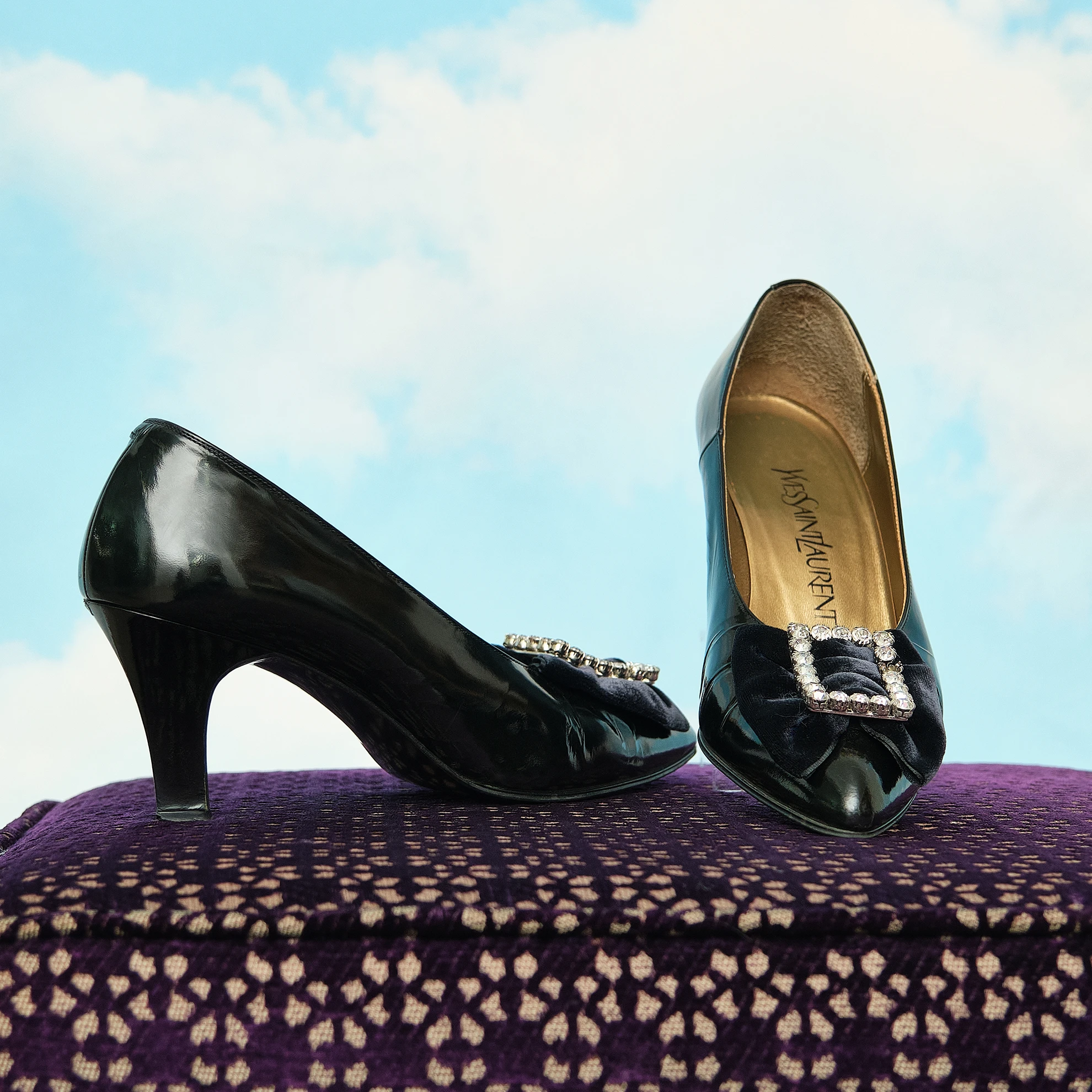 1980s Yves Saint Laurent Black Patent Velvet Bow Rhinestone-Buckle Pumps, Modern US 4.5/5 - Image 6
