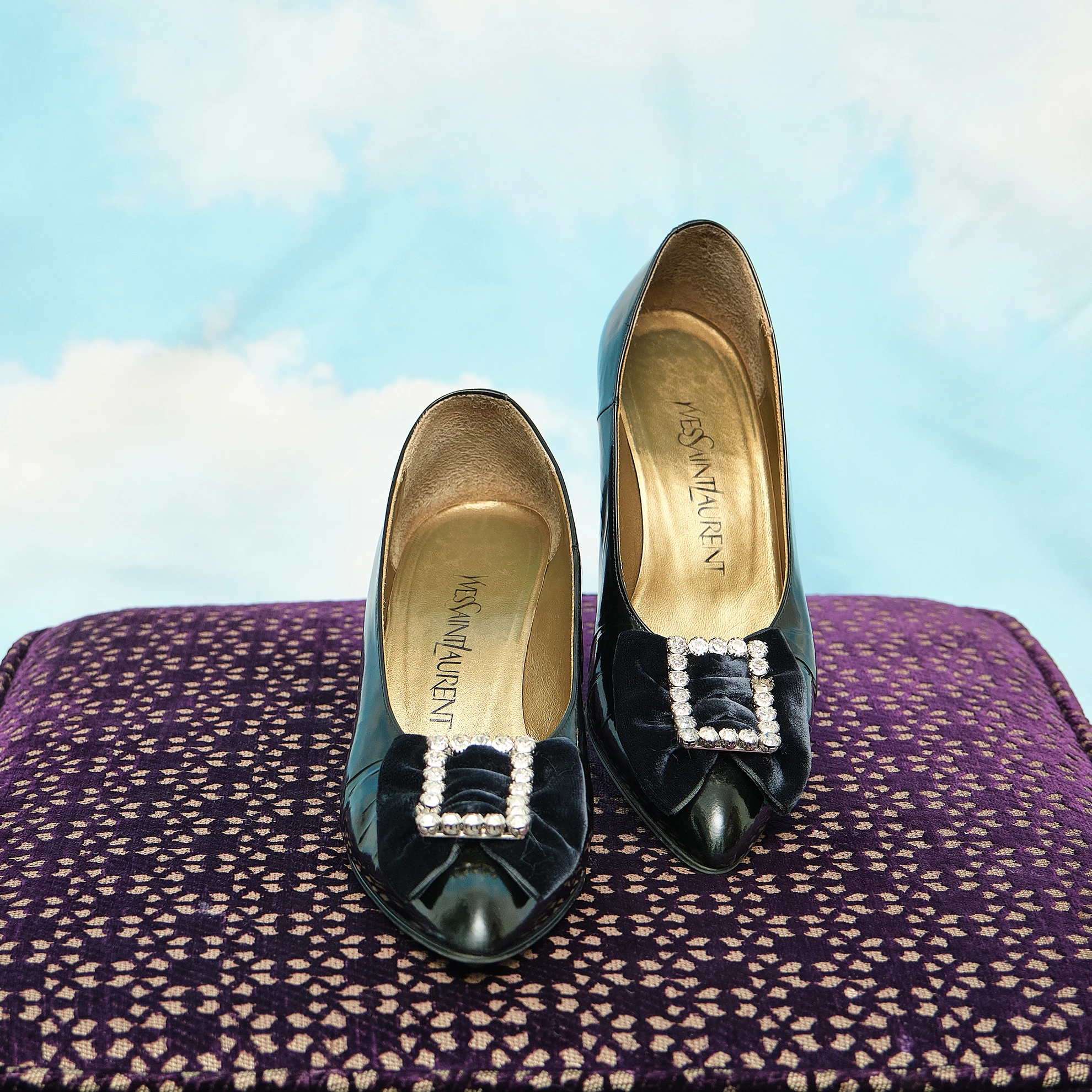 1980s Yves Saint Laurent Black Patent Velvet Bow Rhinestone-Buckle Pumps, Modern US 4.5/5 - Image 5