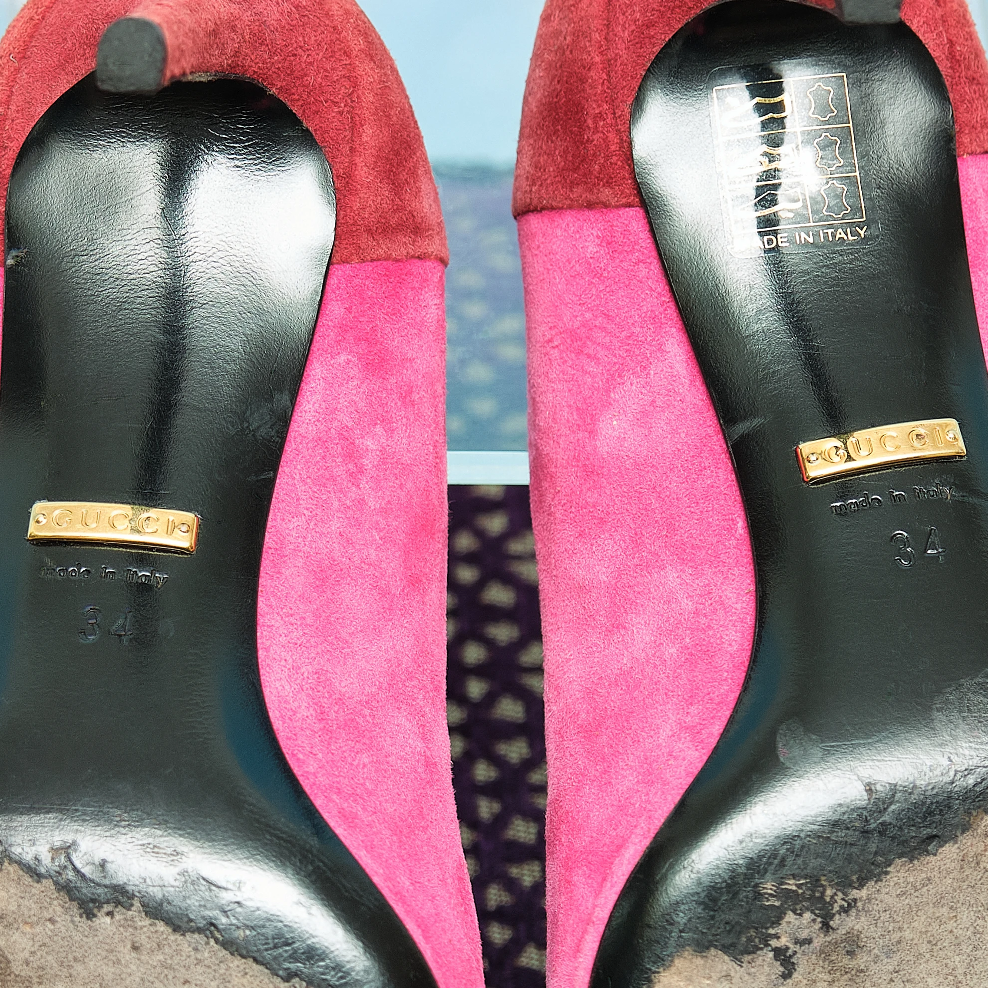 Gucci Fuchsia and Burgundy Suede Metallic Gold Cap-Toe Pumps, Modern US 4 - Image 4