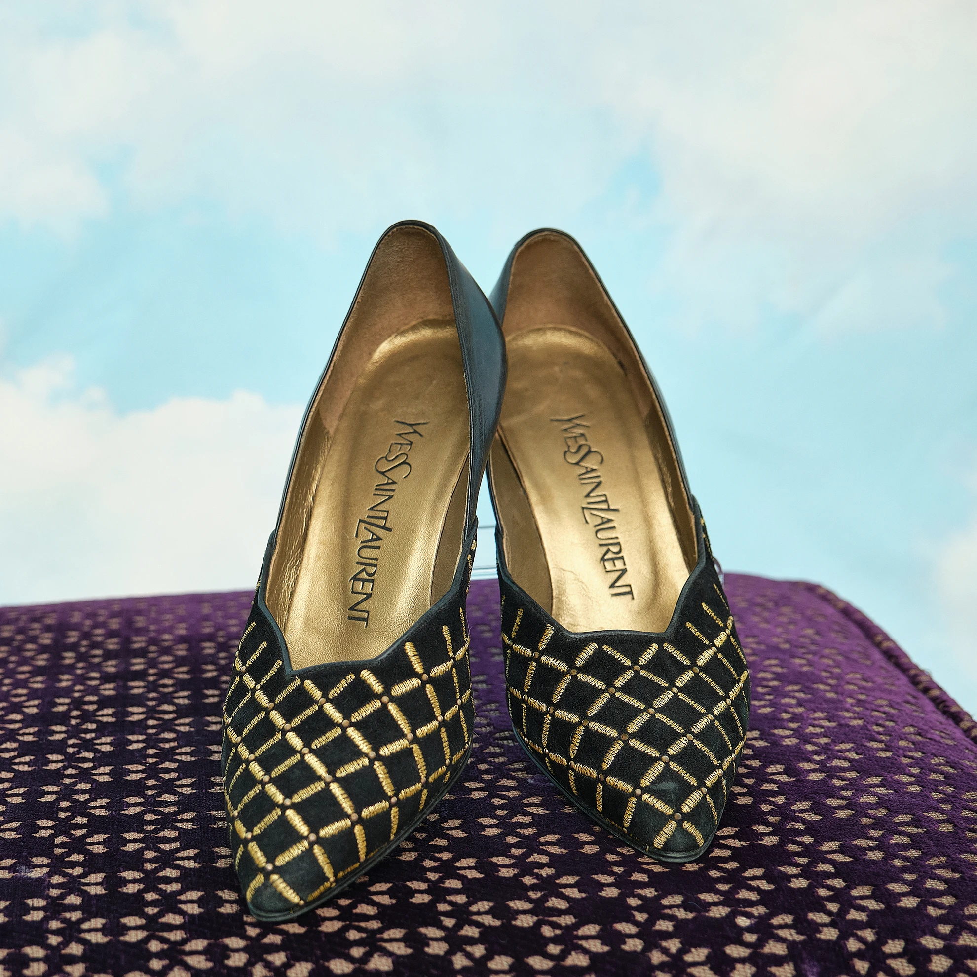 1980s Yves Saint Laurent Black and Gold Embroidered Pumps, Modern US 3.5/4 - Image 9