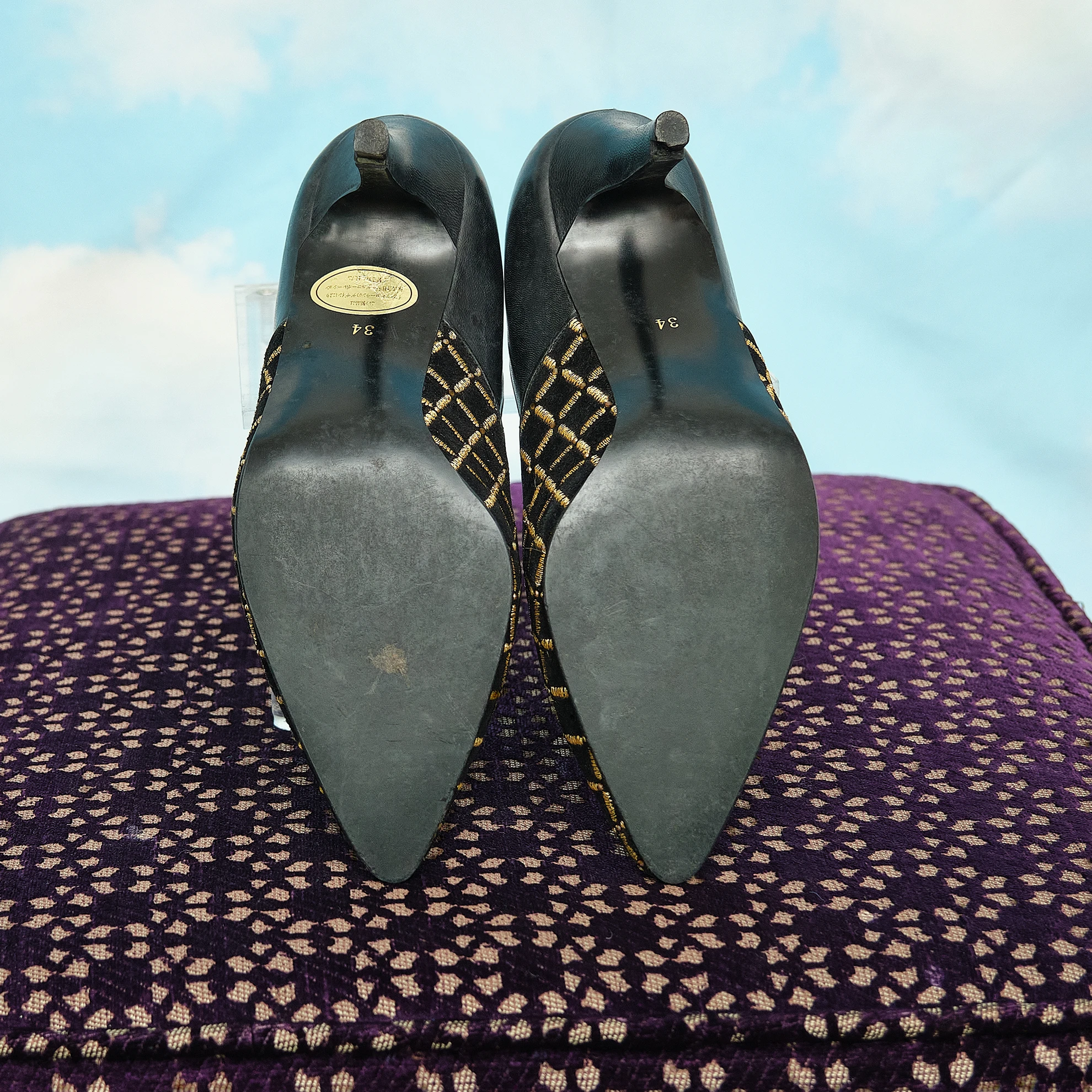 1980s Yves Saint Laurent Black and Gold Embroidered Pumps, Modern US 3.5/4 - Image 3