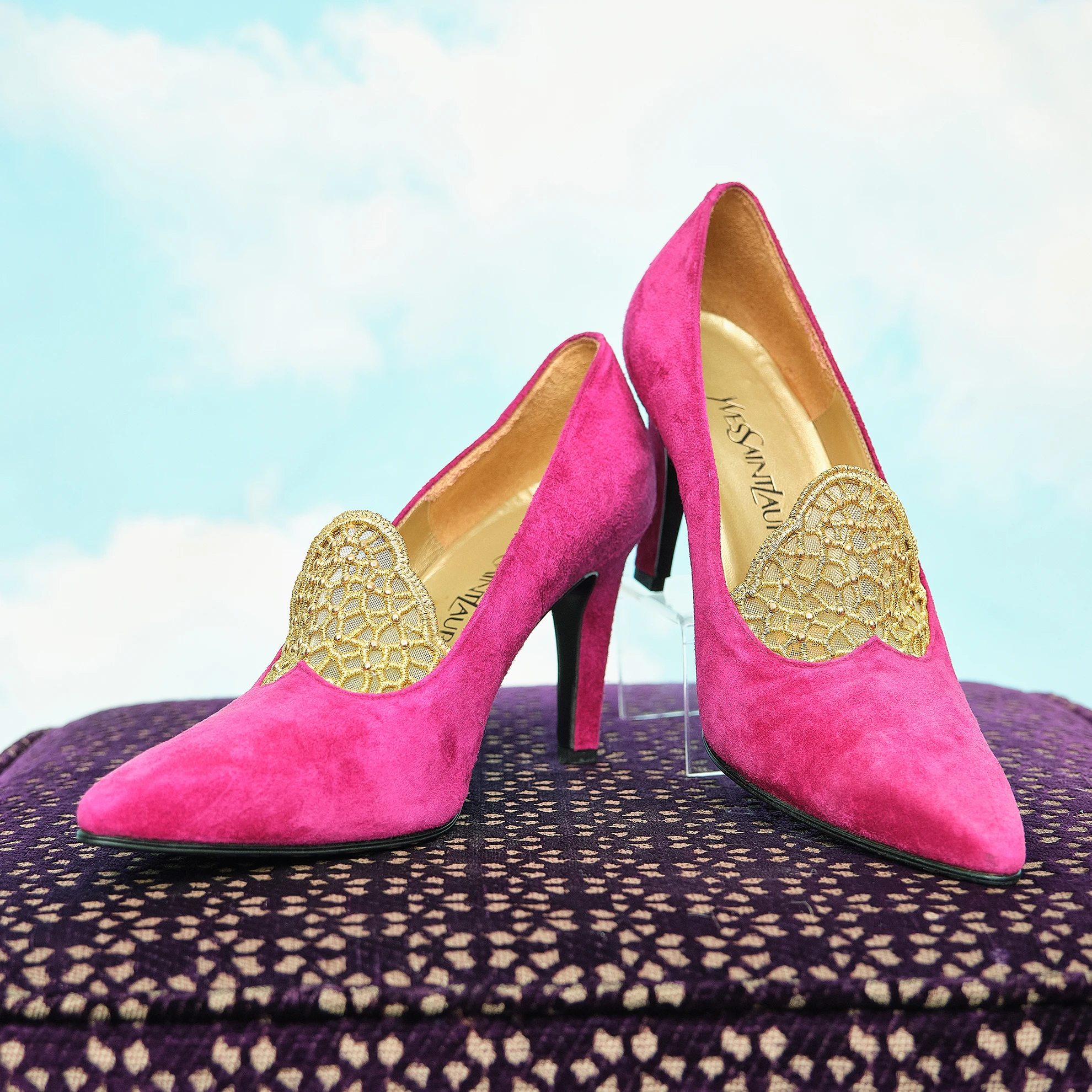 Late 1980s/Early 1990s Yves Saint Laurent Fuchsia Suede Pumps, Modern US 5.5/6