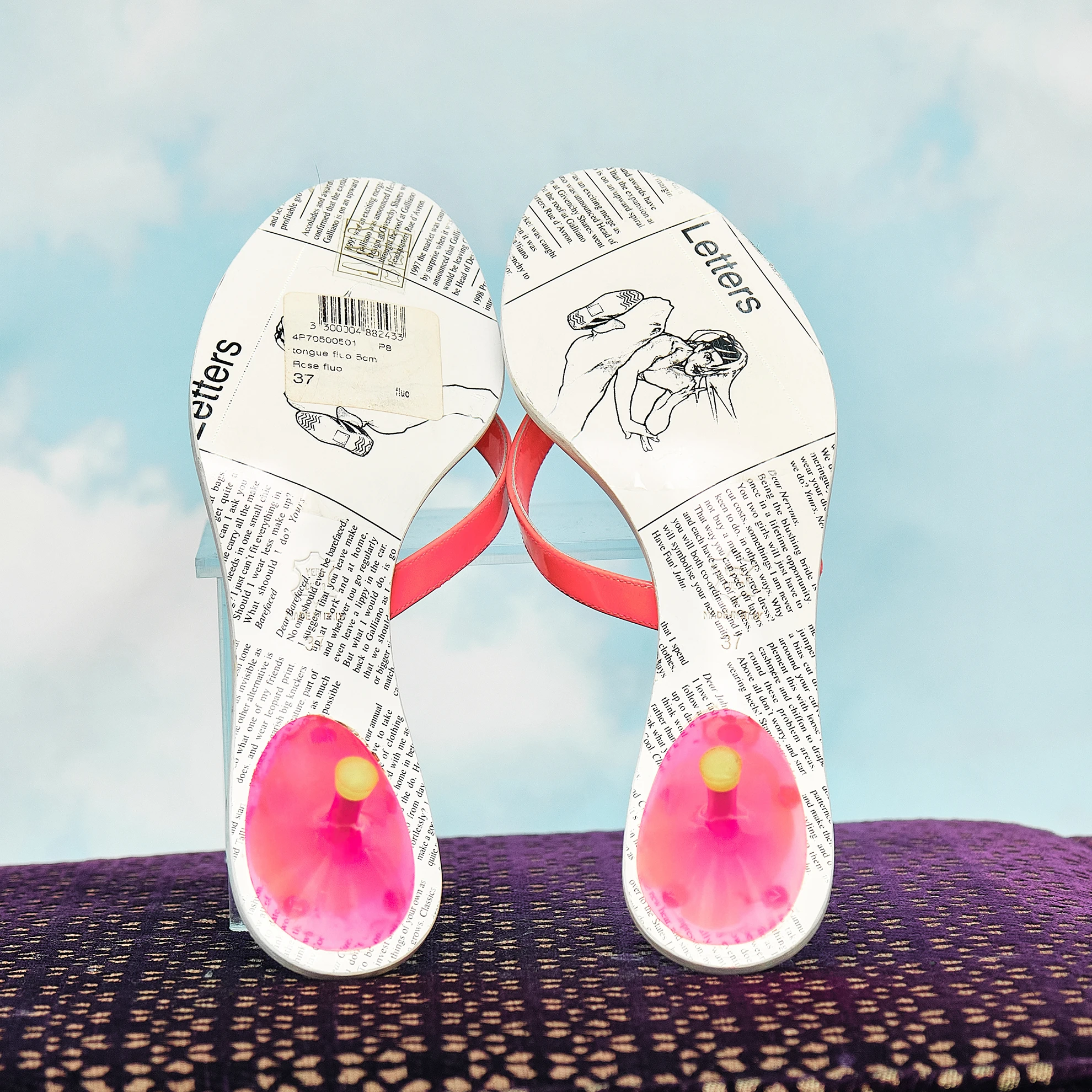 Late 1990s/Early 2000s Newspaper-Print Fluorescent Pink Charm Thong Kitten-Heel Sandals, Modern US 6/6.5 - Image 3