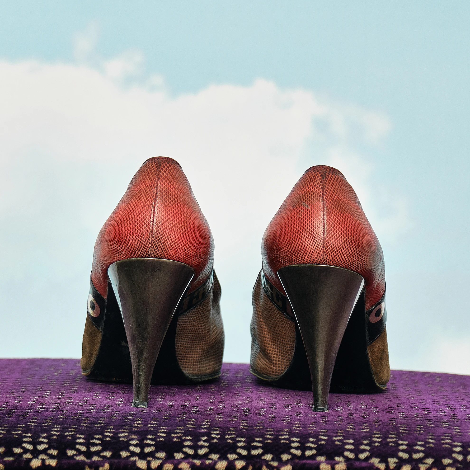 1980s Giorgio Beverly Hills Brown Mixed-Leather Graphic Pumps, US 9.5 M - Image 3