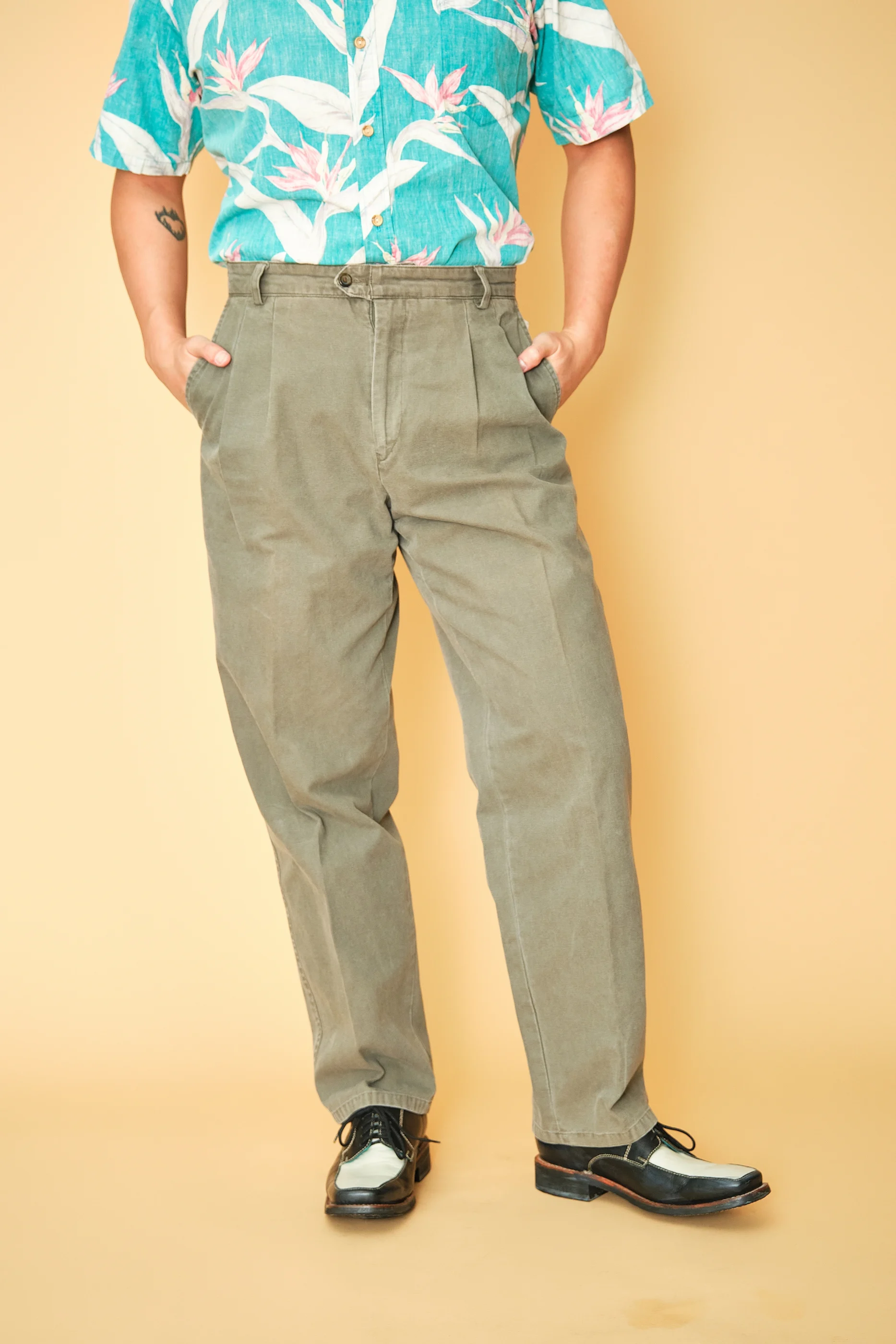 Vintage Olive Pleated Cotton Trousers – High Waist Relaxed Taper Fit – Men’s 31/32 - Image 2