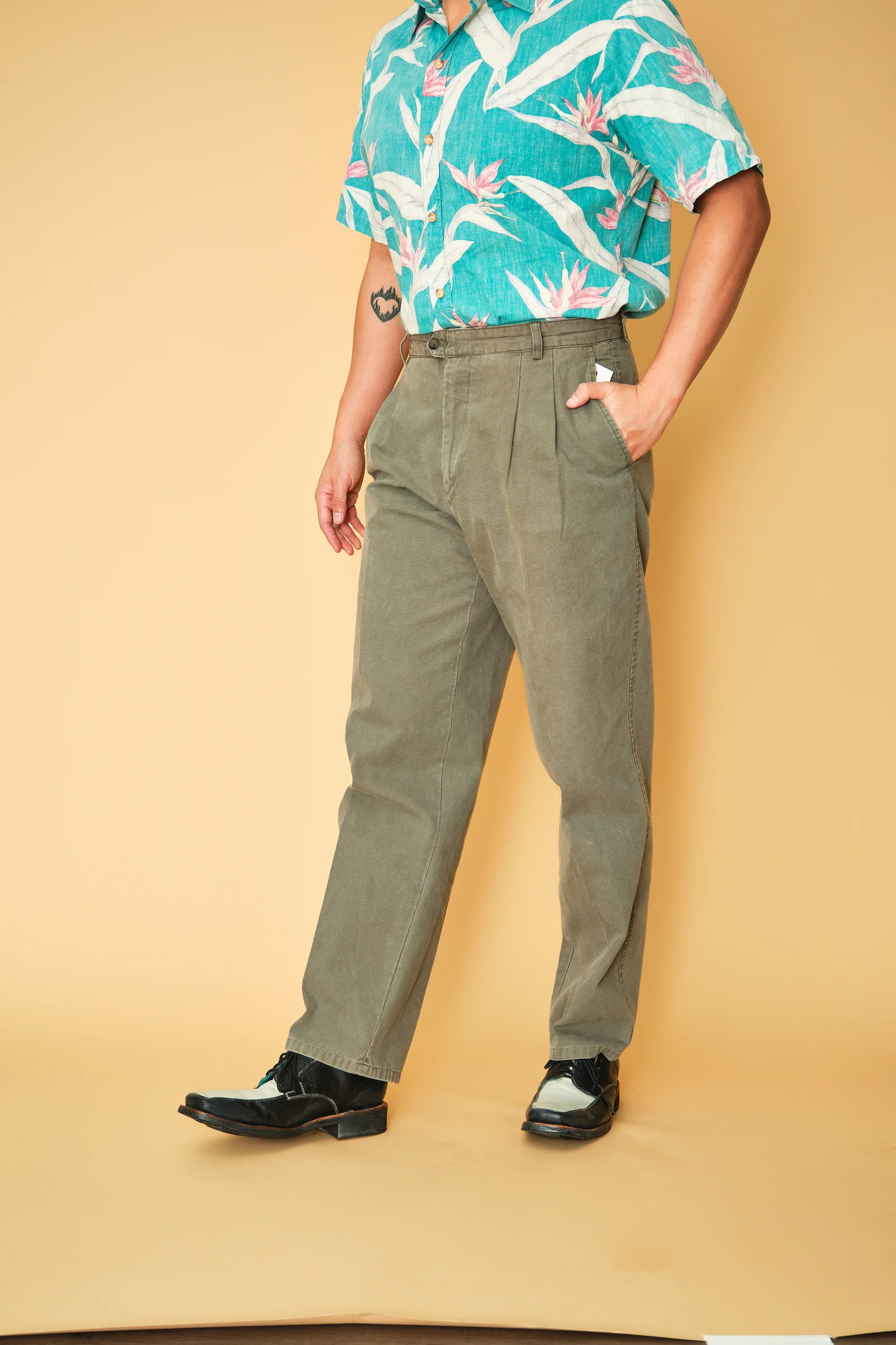 Vintage Olive Pleated Cotton Trousers – High Waist Relaxed Taper Fit – Men’s 31/32 - Image 3