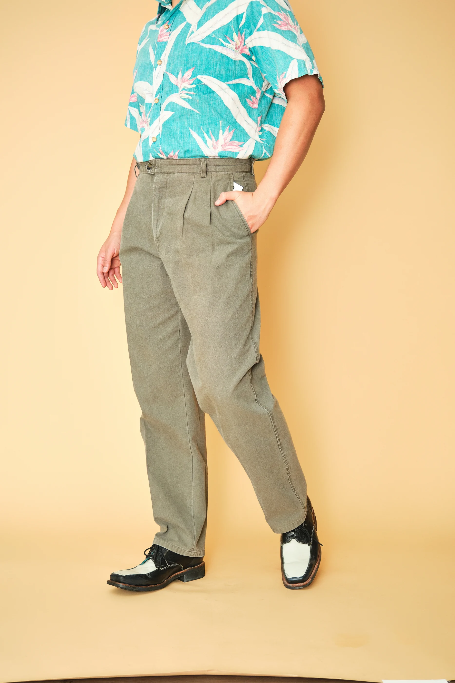 Vintage Olive Pleated Cotton Trousers – High Waist Relaxed Taper Fit – Men’s 31/32 - Image 4
