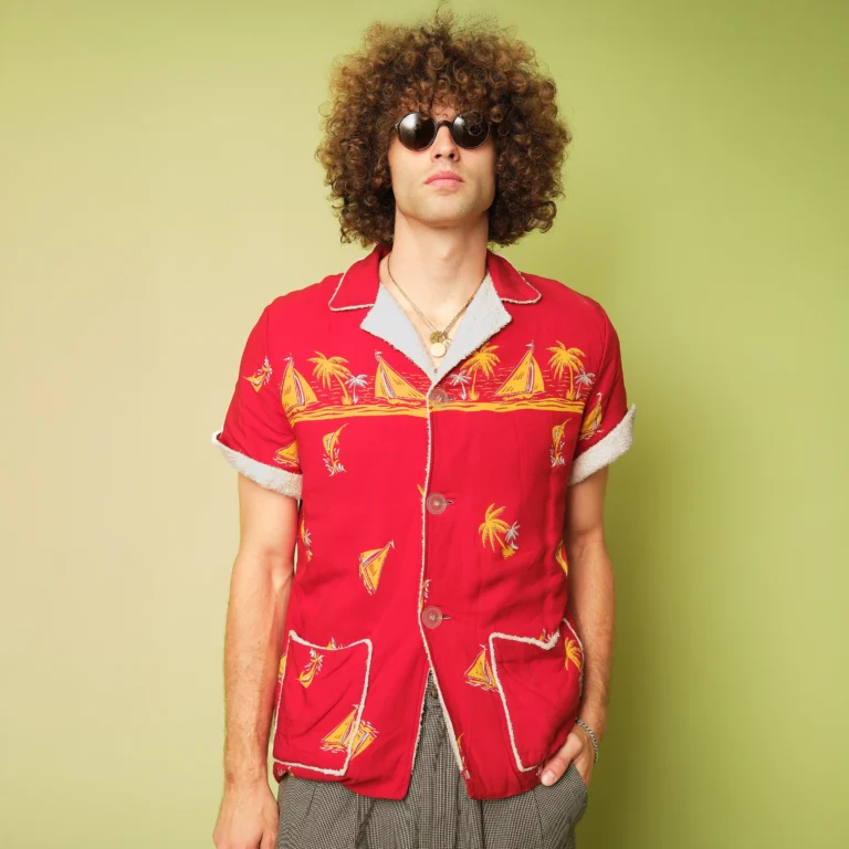 1950s/1960s Sun Casuals of Miami Red Sailboat Terry-Lined Cabana Shirt – Modern Men’s S/M to Slim M