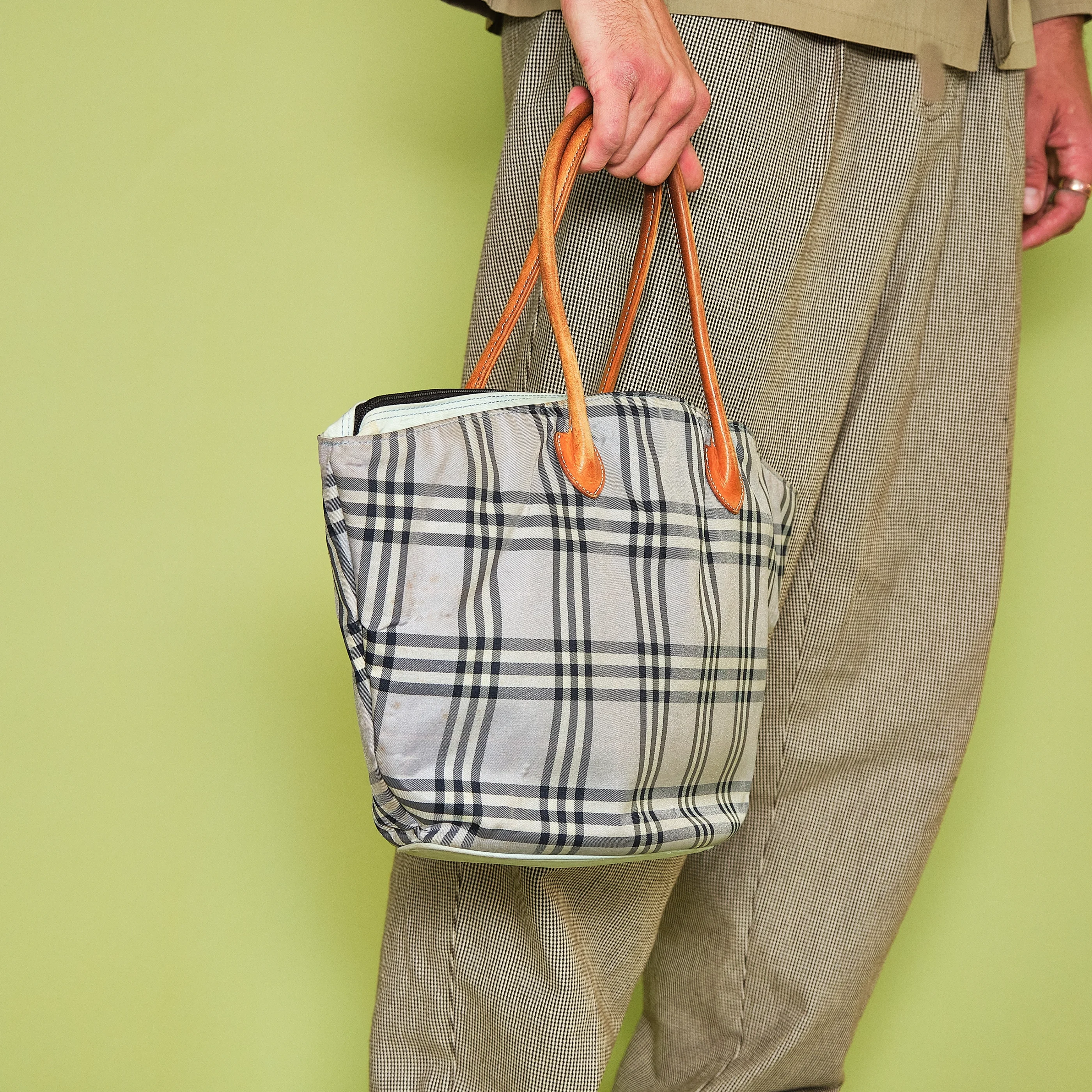 Vintage Burberry Nova Check Nylon Tote Bag with Leather Handles - Image 12