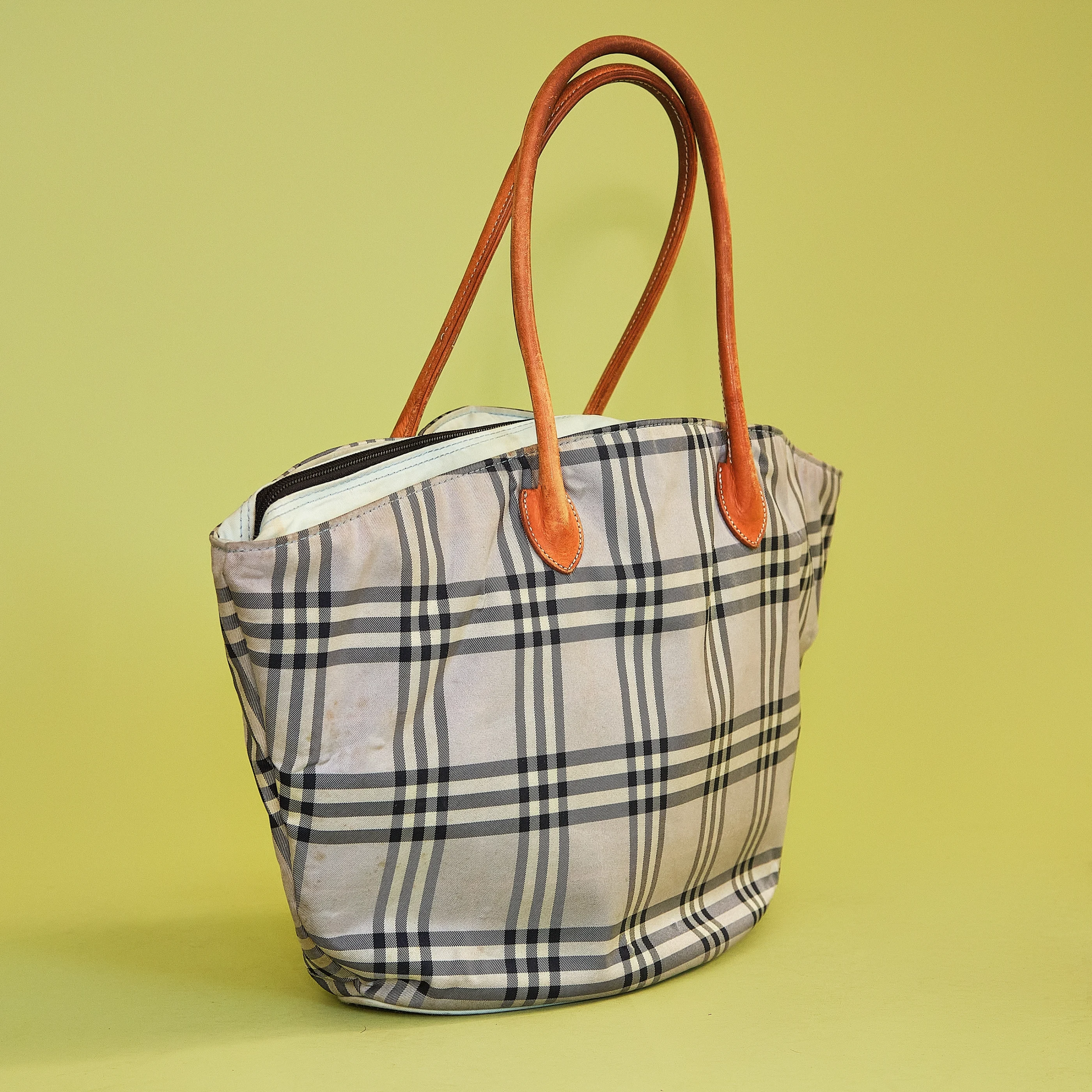 Vintage Burberry Nova Check Nylon Tote Bag with Leather Handles - Image 9