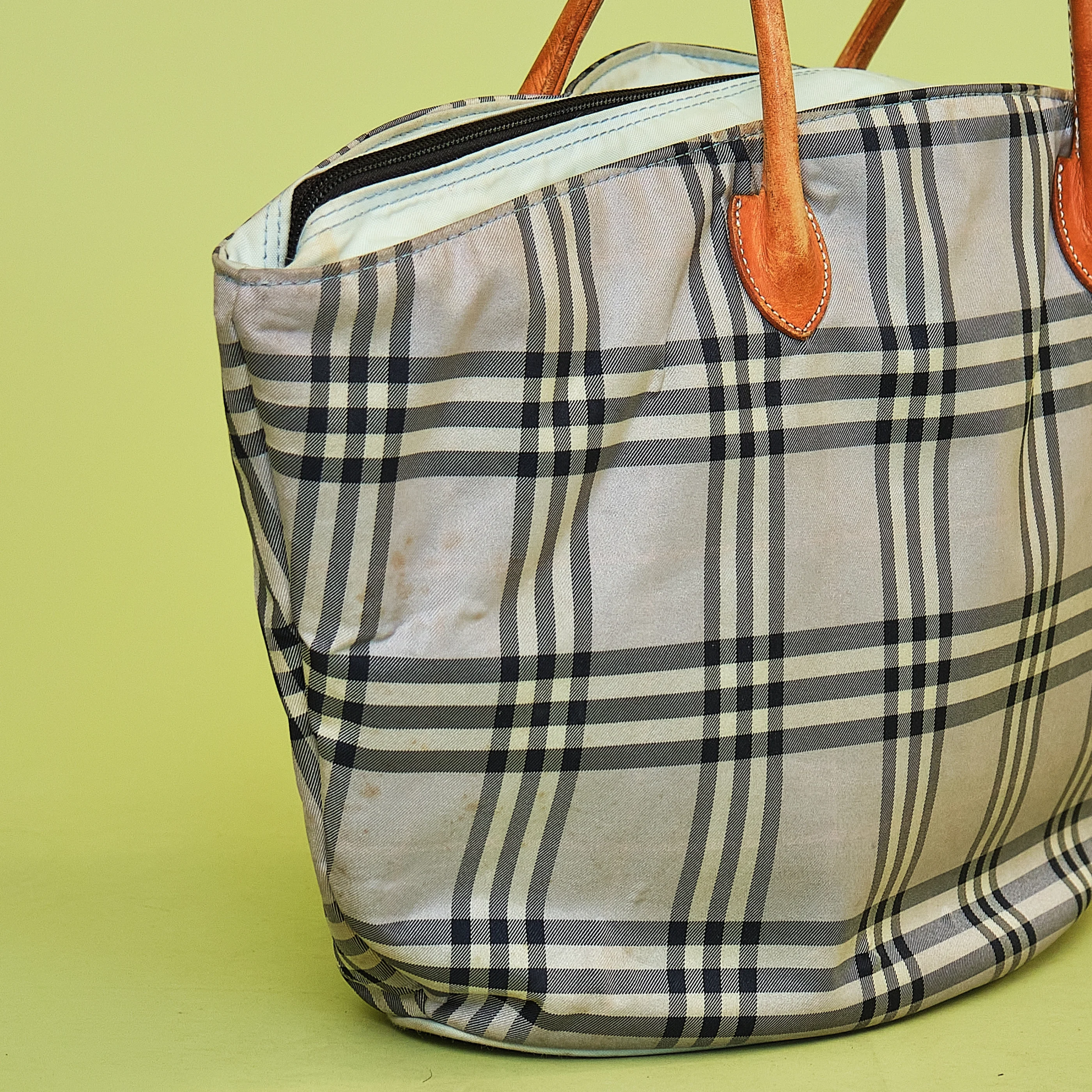 Vintage Burberry Nova Check Nylon Tote Bag with Leather Handles - Image 7