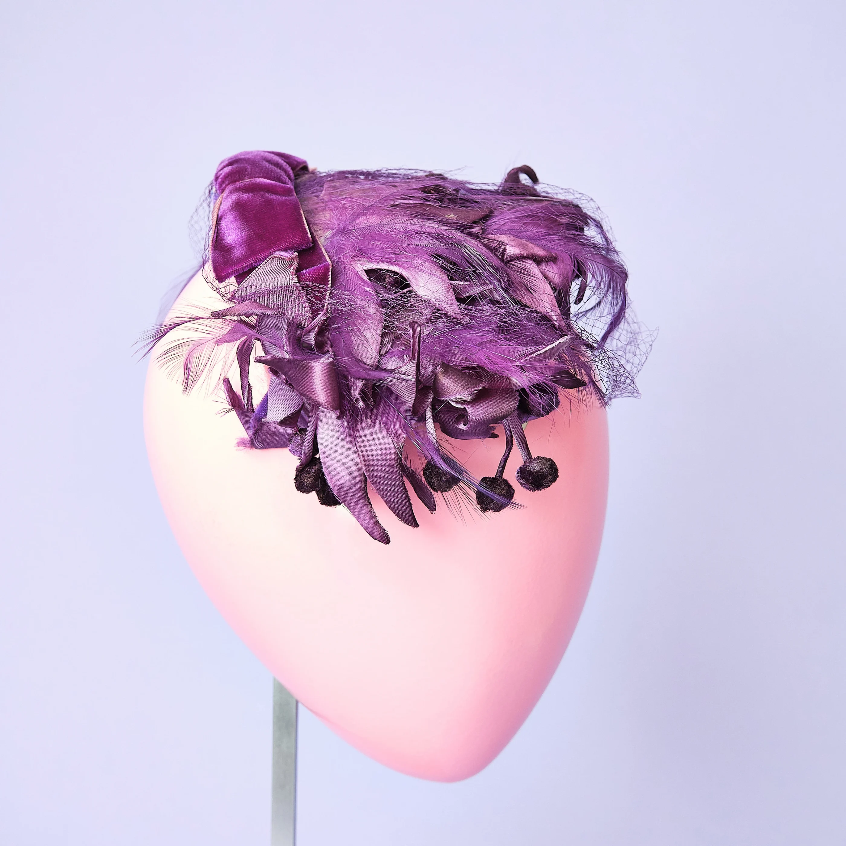 1950s/60s Purple Crushed Velvet Feather Cocktail Hat with Veil - Image 4