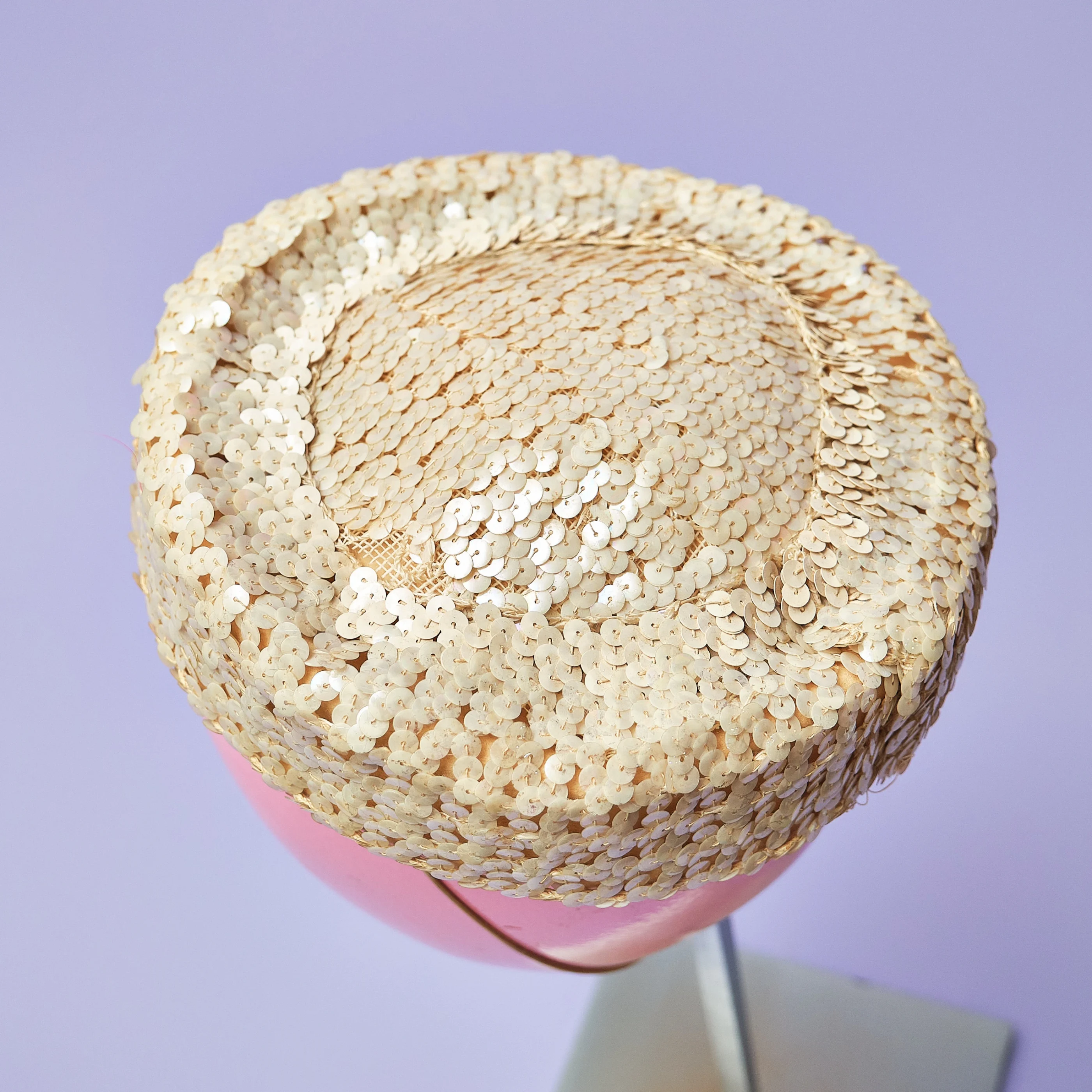 1960s Eva Mae Cream Sequin Pillbox Hat - Image 4