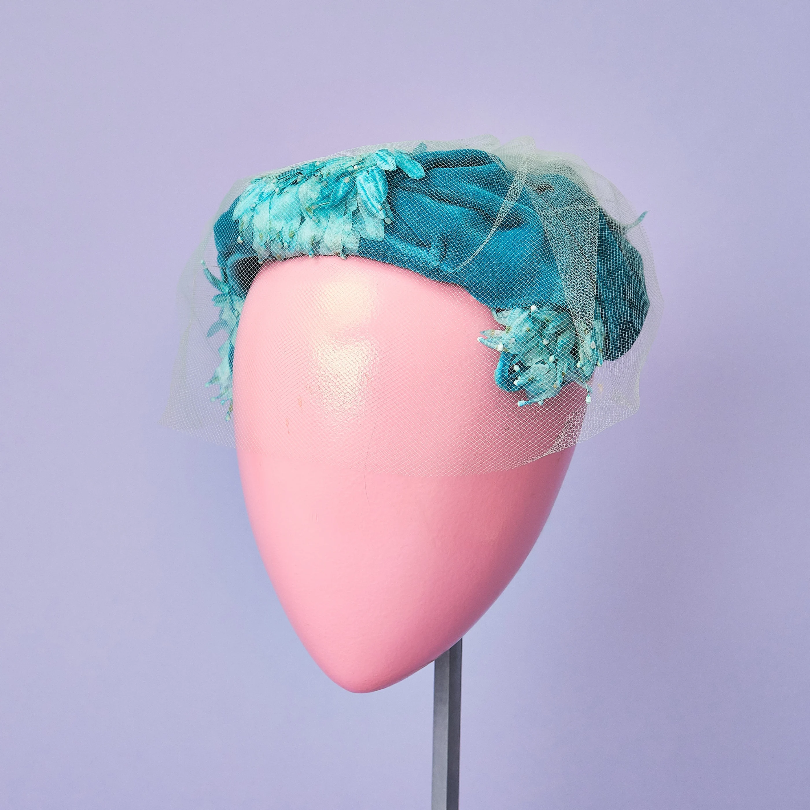 1960s Teal Silk Crushed Velvet Floral Cocktail Hat with Veil - Image 9