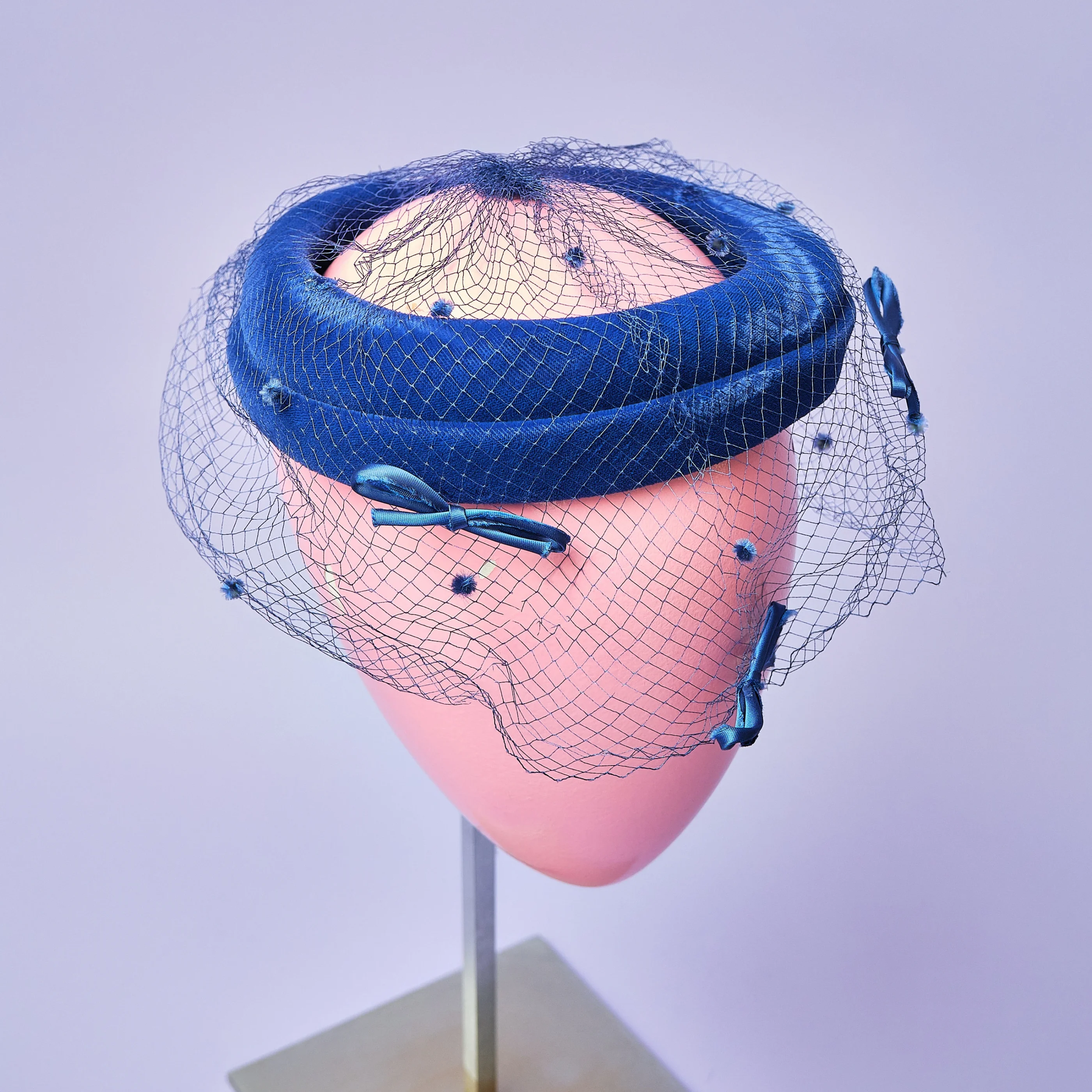 1960s Cobalt Blue Silk Crushed Velvet Halo Cocktail Hat with Birdcage Veil - Image 7