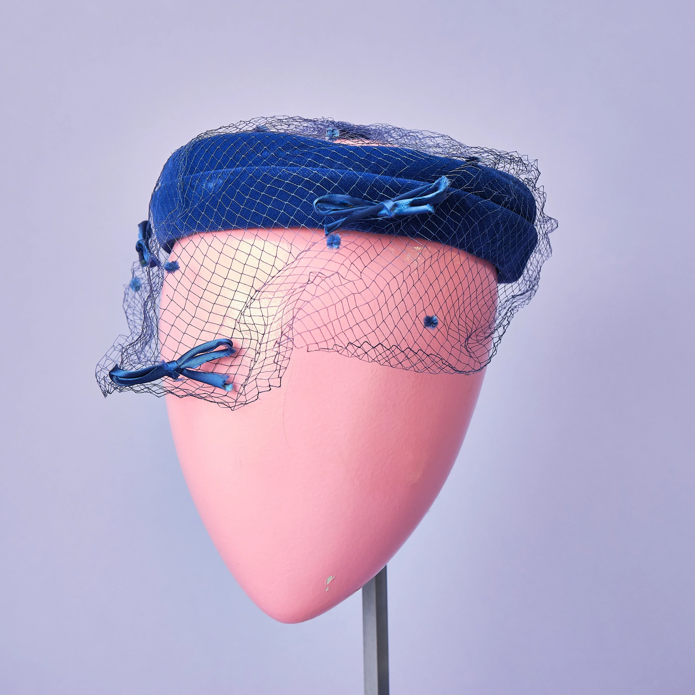 1960s Cobalt Blue Silk Crushed Velvet Halo Cocktail Hat with Birdcage Veil - Image 6