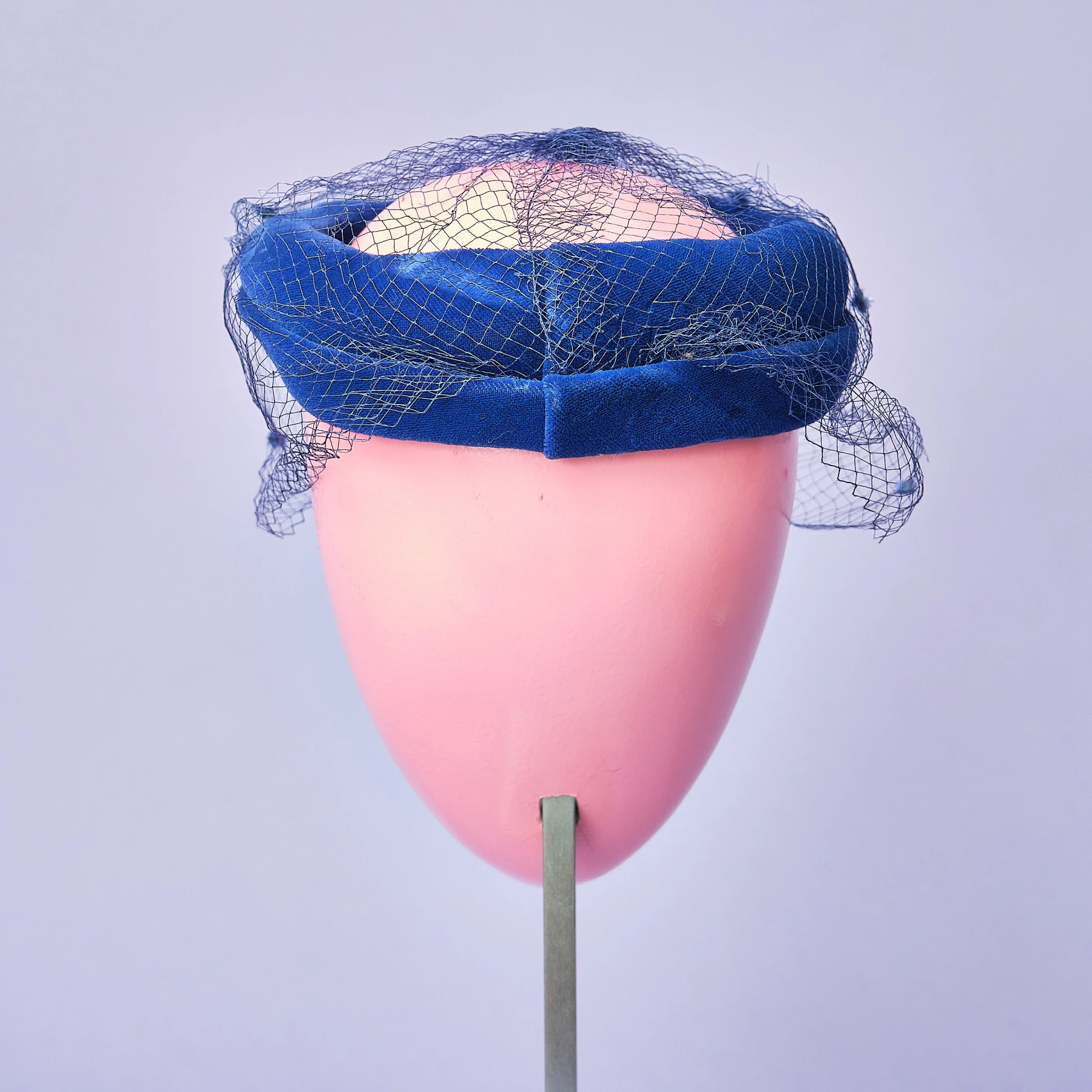 1960s Cobalt Blue Silk Crushed Velvet Halo Cocktail Hat with Birdcage Veil - Image 5
