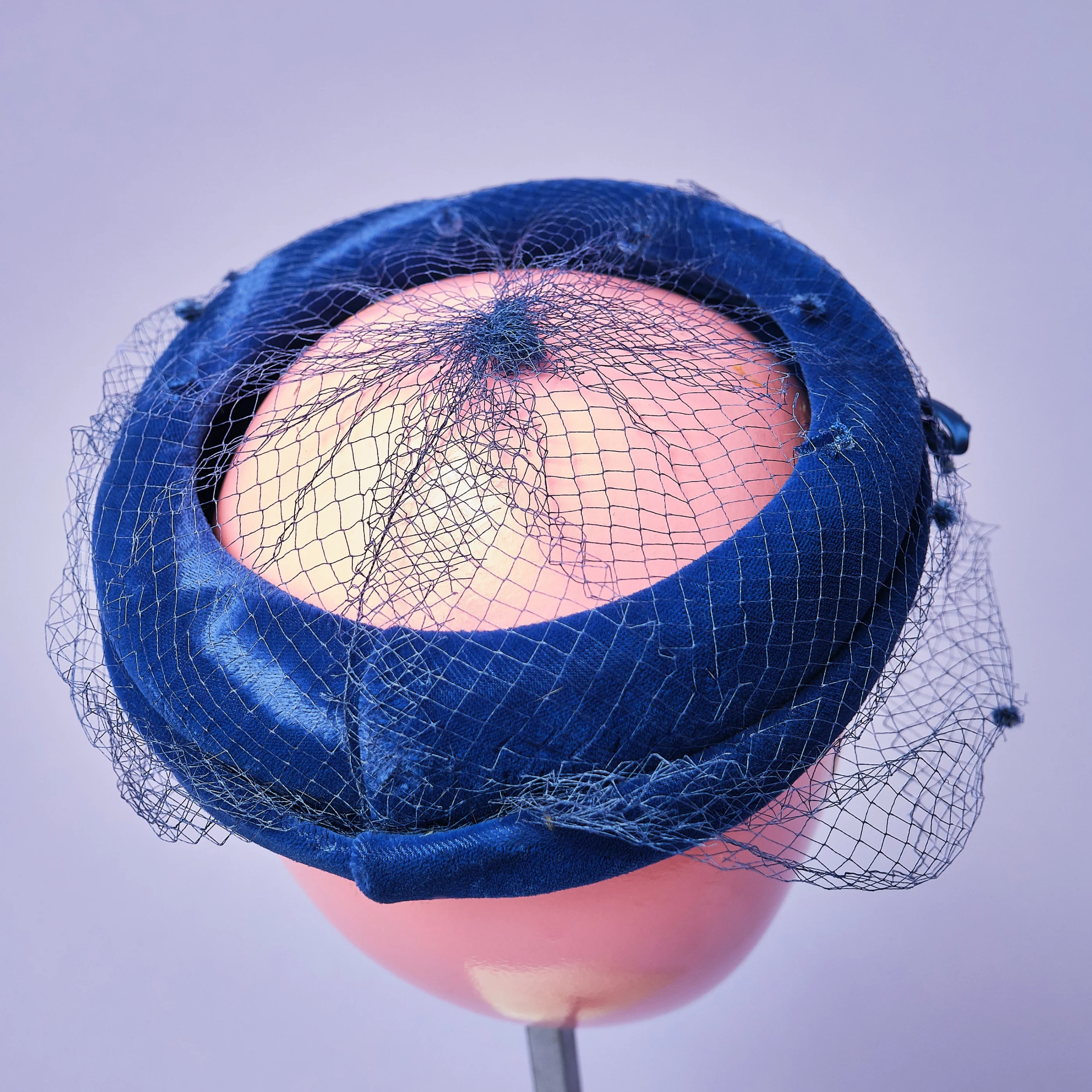 1960s Cobalt Blue Silk Crushed Velvet Halo Cocktail Hat with Birdcage Veil - Image 4
