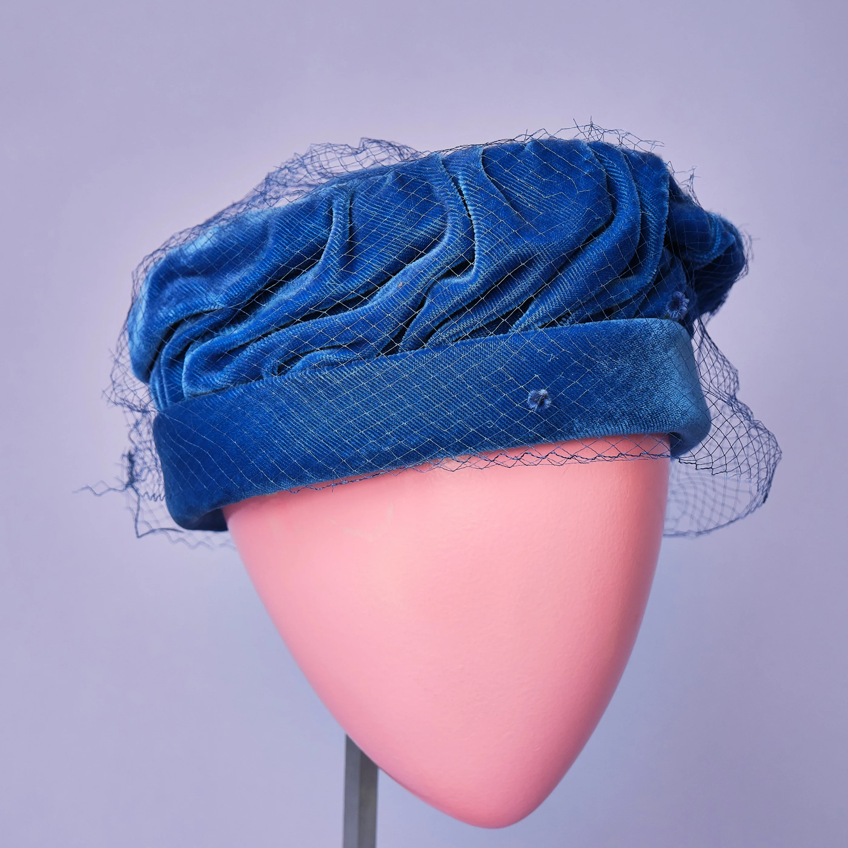 1960s Royal Blue Silk Velvet Pleated Pillbox Hat with Veil, Size M/L - Image 7