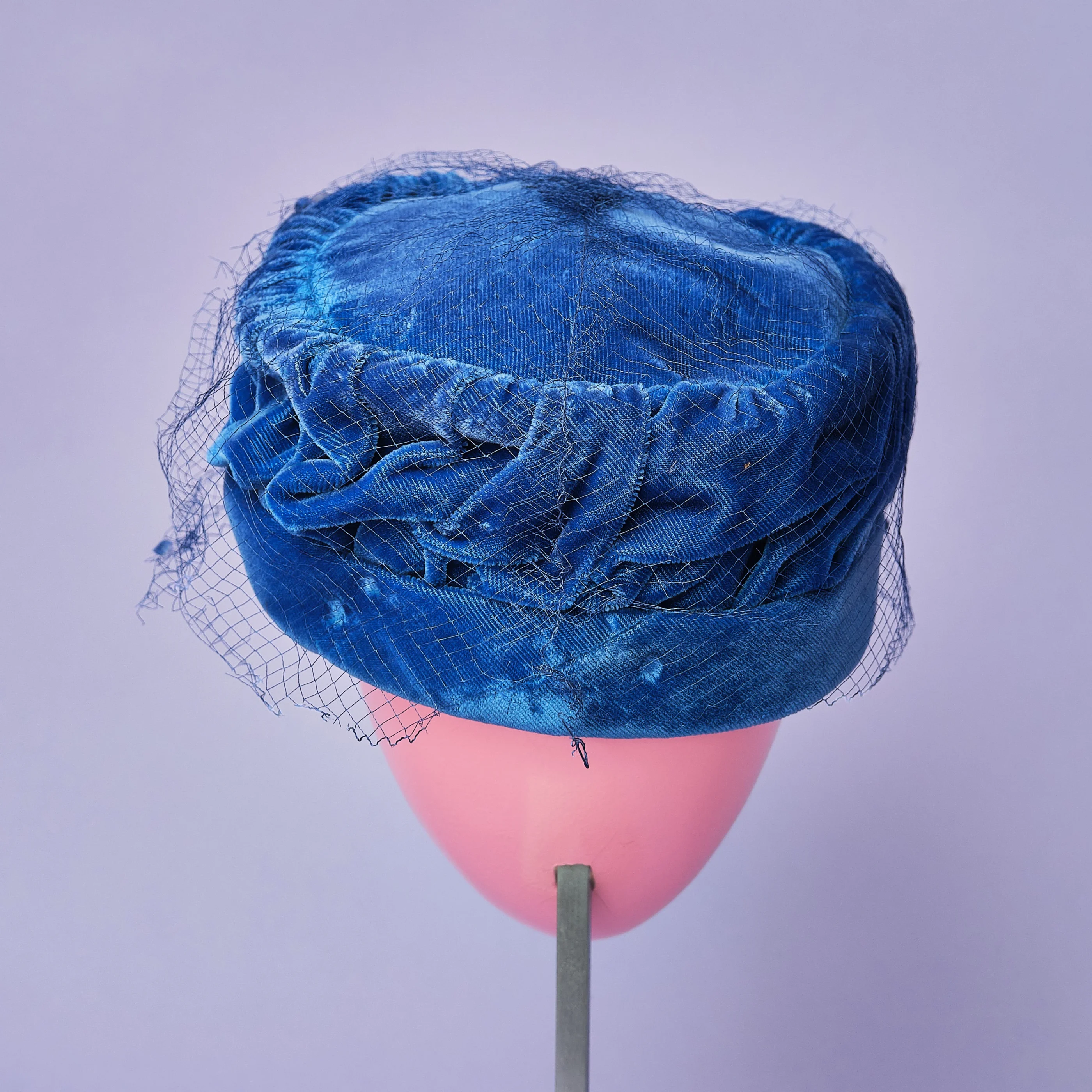 1960s Royal Blue Silk Velvet Pleated Pillbox Hat with Veil, Size M/L - Image 6