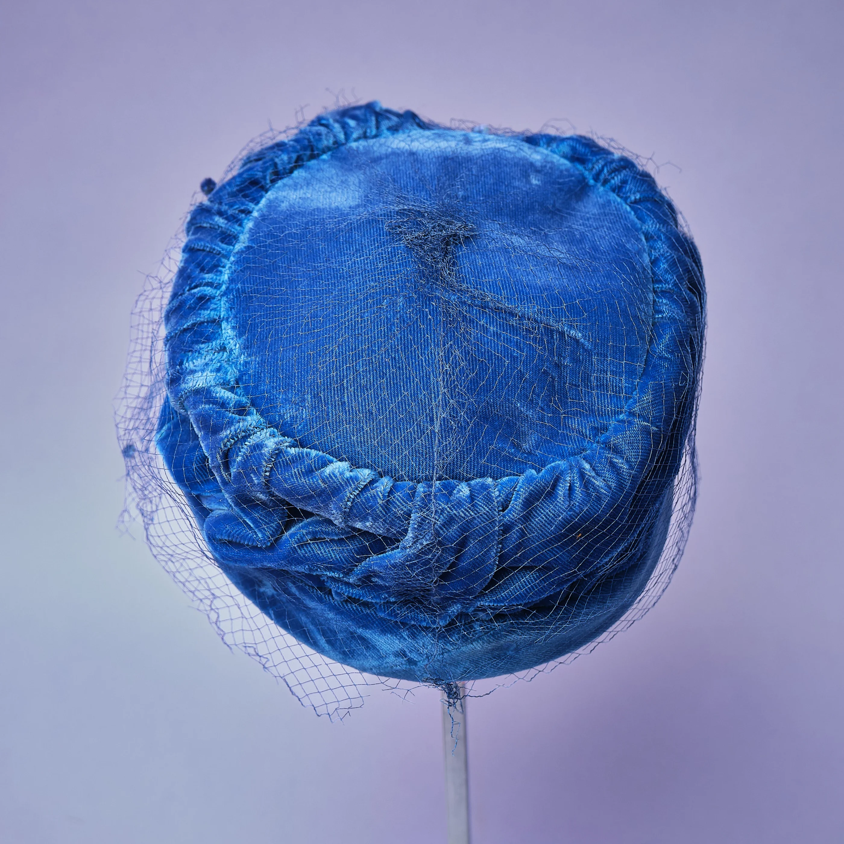 1960s Royal Blue Silk Velvet Pleated Pillbox Hat with Veil, Size M/L - Image 5