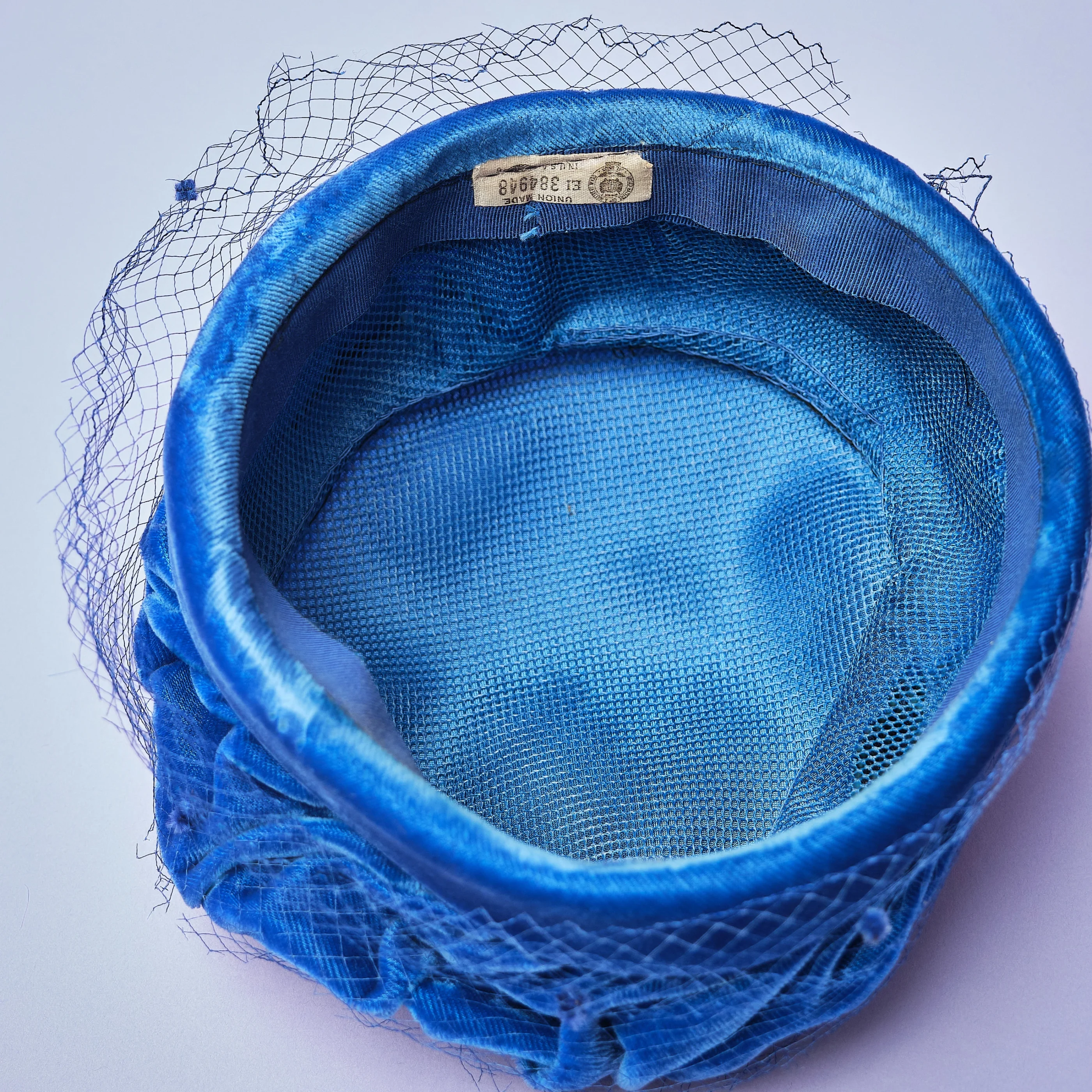 1960s Royal Blue Silk Velvet Pleated Pillbox Hat with Veil, Size M/L - Image 3