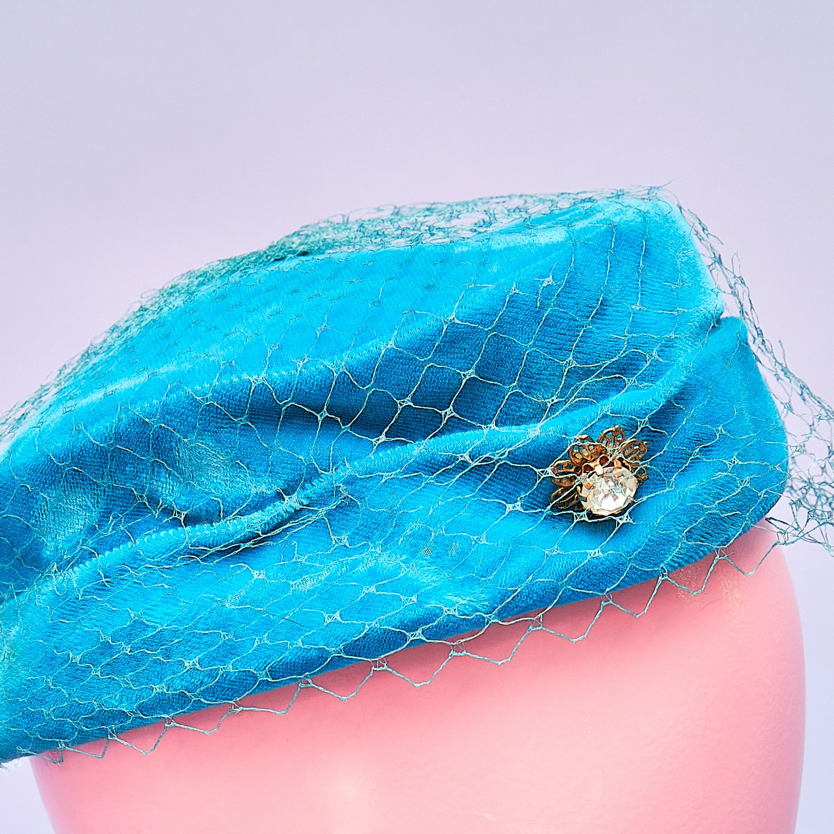 1960s Turquoise Silk Velvet Pillbox Cocktail Hat with Veil and Jewel Accent - Image 4