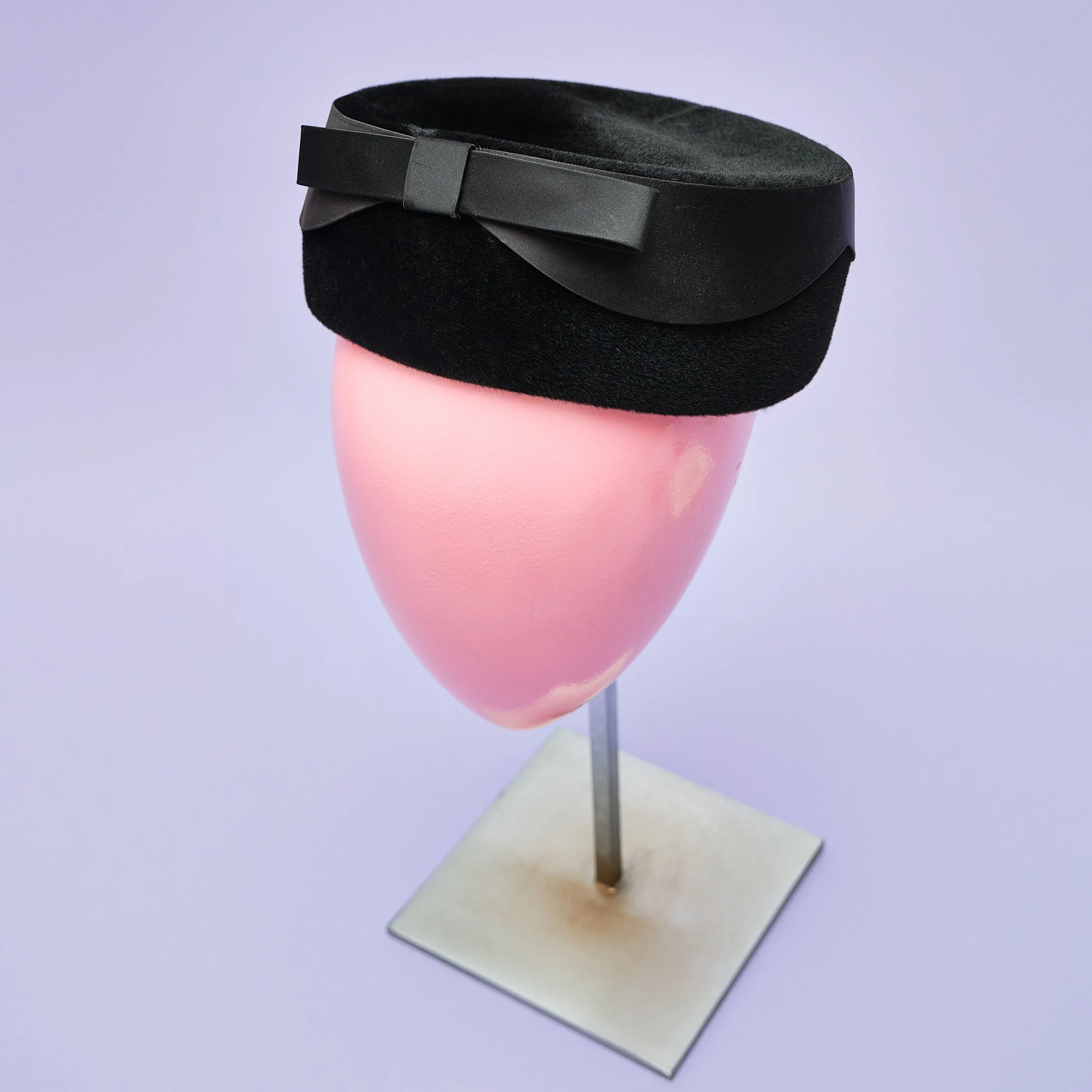 1960s Eva Mae Modes Black Fur Velour Pillbox Hat with Bow, Modern Hat Size M - Image 3