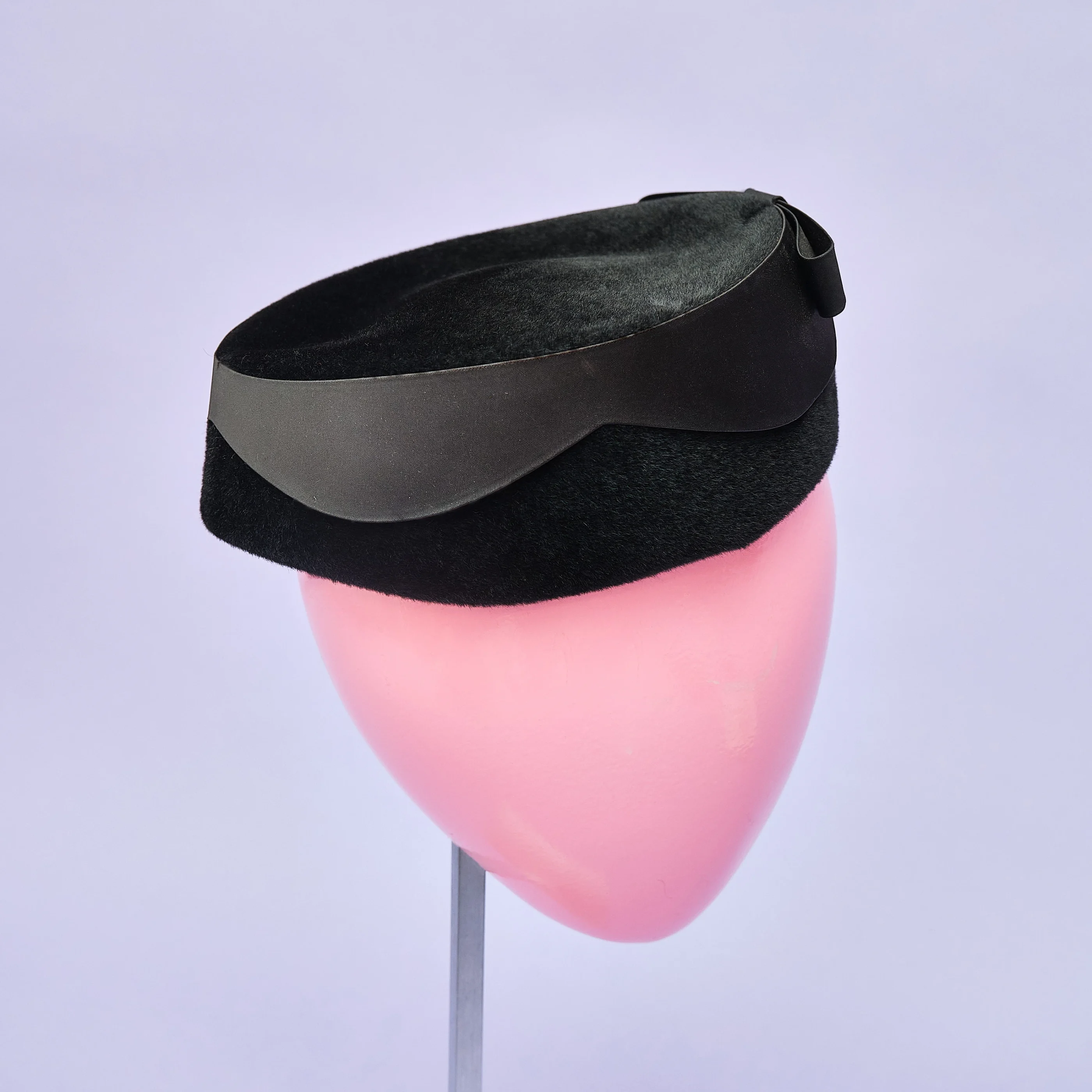 1960s Eva Mae Modes Black Fur Velour Pillbox Hat with Bow, Modern Hat Size M - Image 5