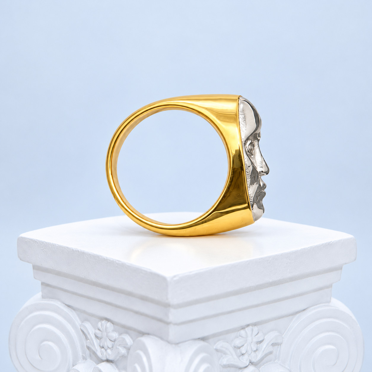 Side profile of the Mio Queena face ring showing the closed gold-plated band and raised silver-tone nose, lips and chin